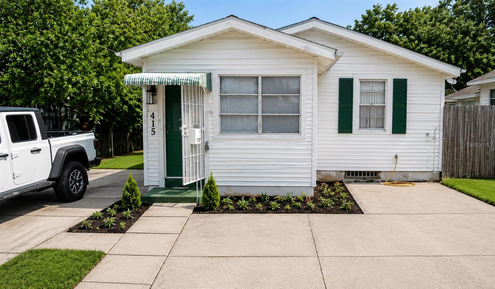 415 Avenue E Se Property Photo 1