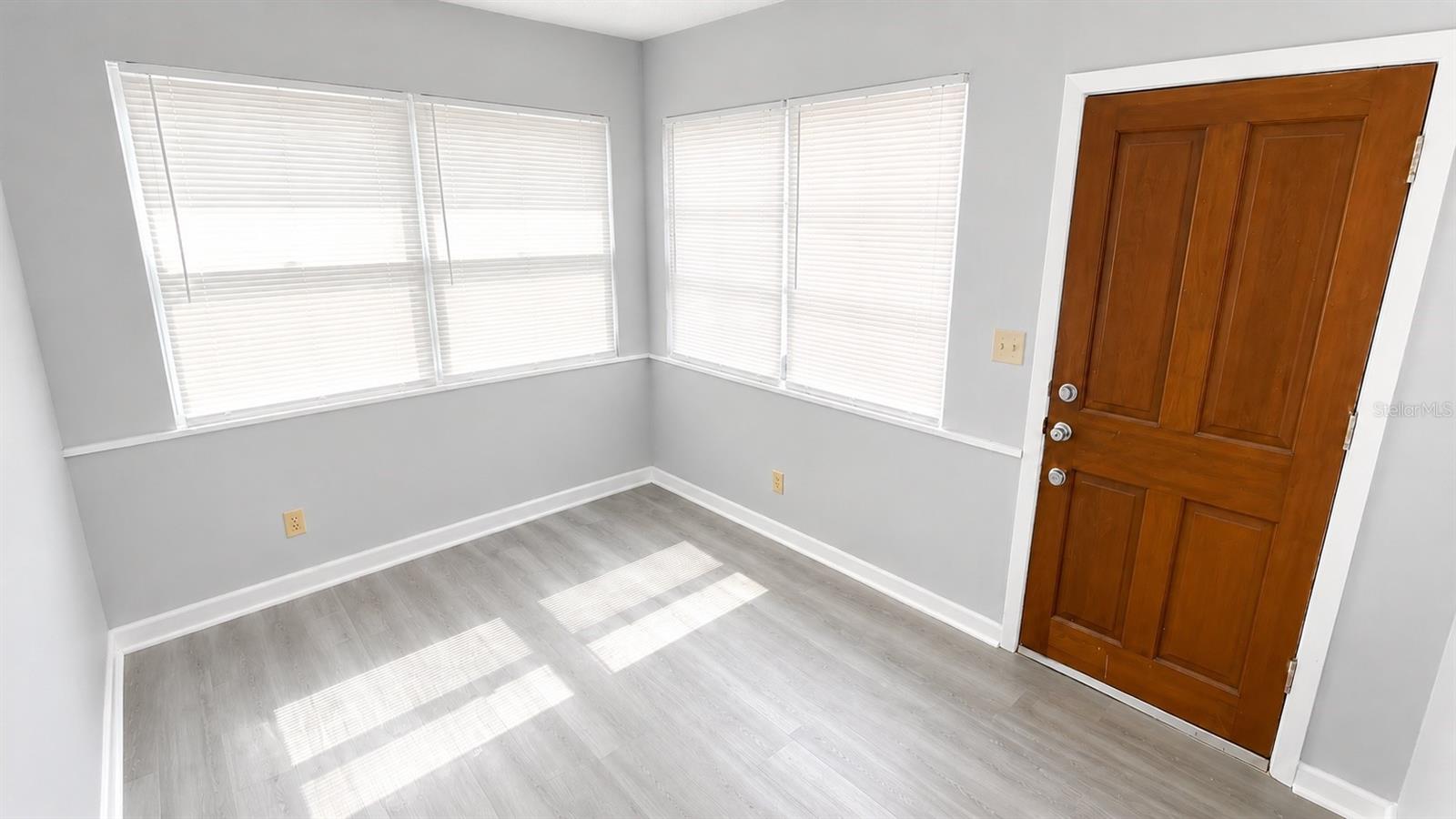 415 Avenue E Se Property Photo 4