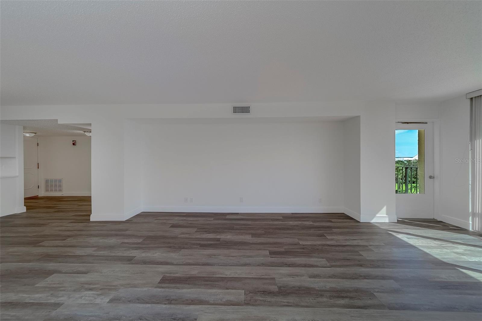 100 Oakmont Ln #504 Property Photo 12