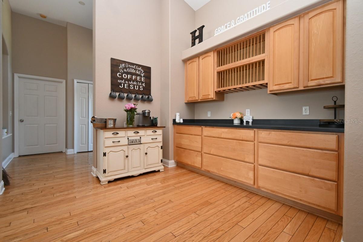 12106 Palm St Property Photo 9