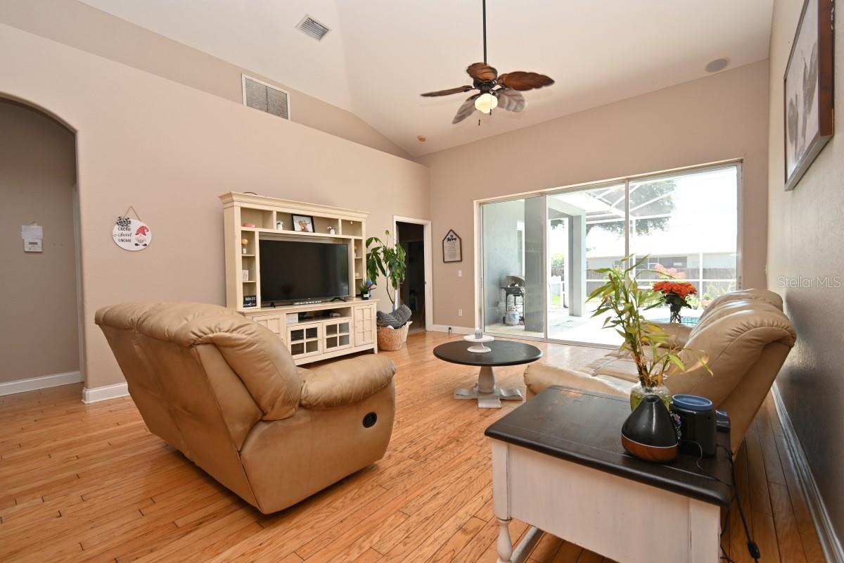 12106 Palm St Property Photo 11