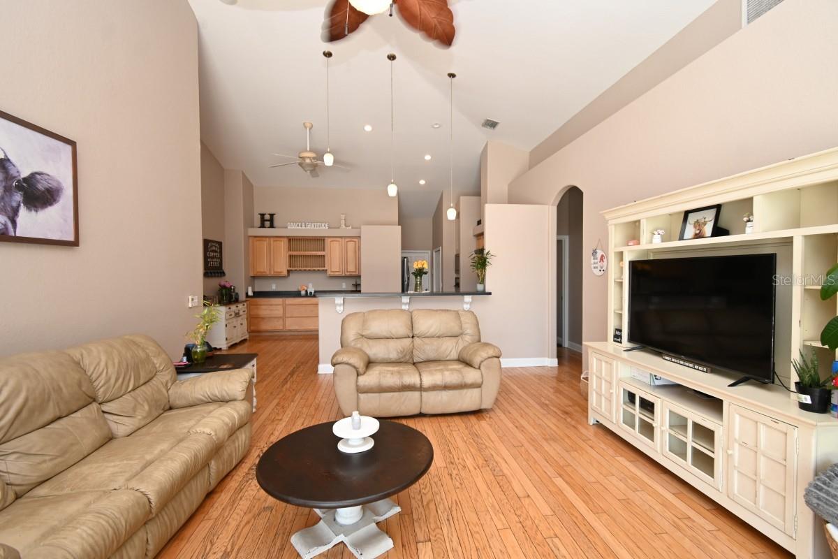 12106 Palm St Property Photo 12