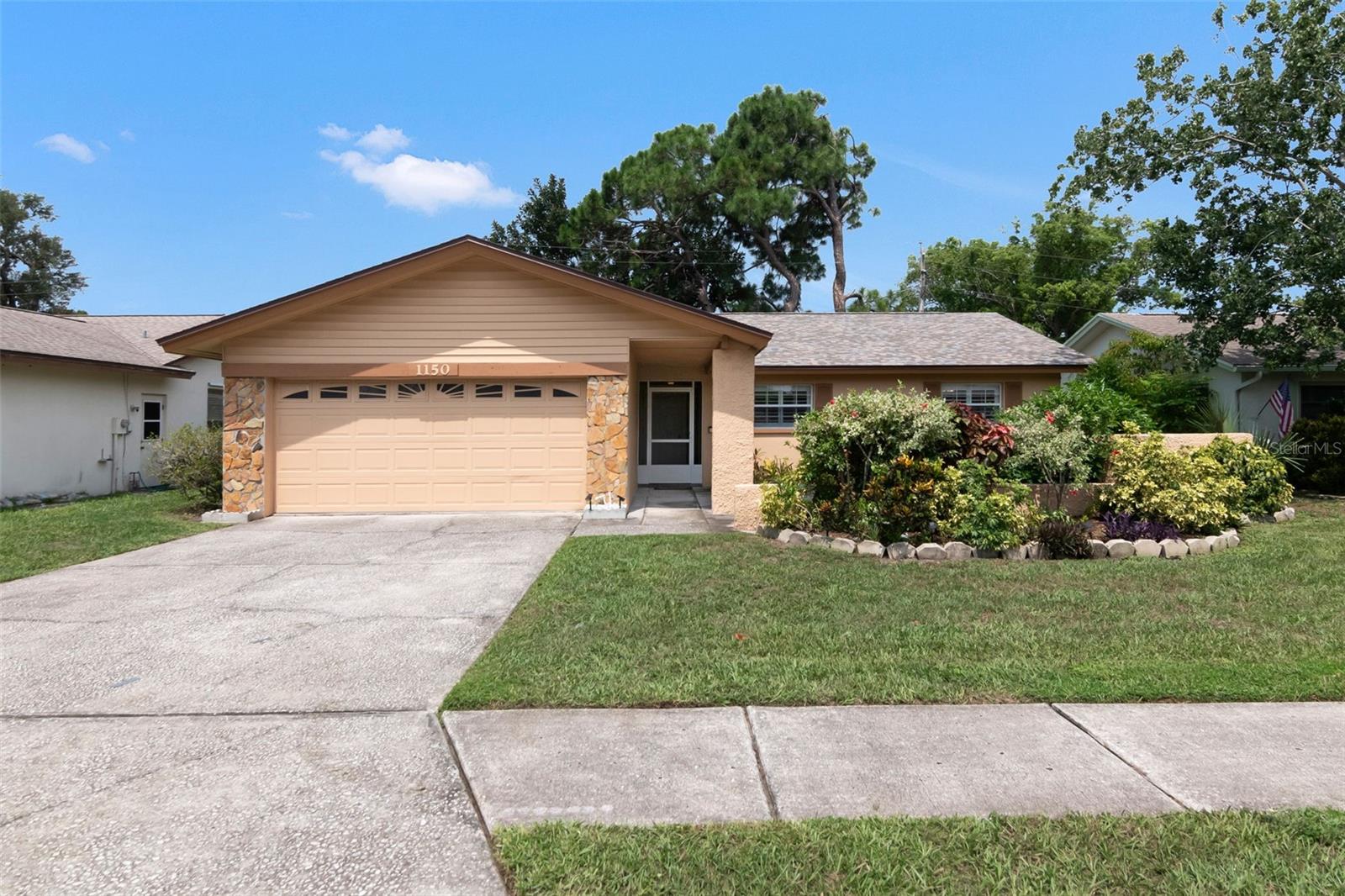 1150 Brook Dr W Property Photo 1