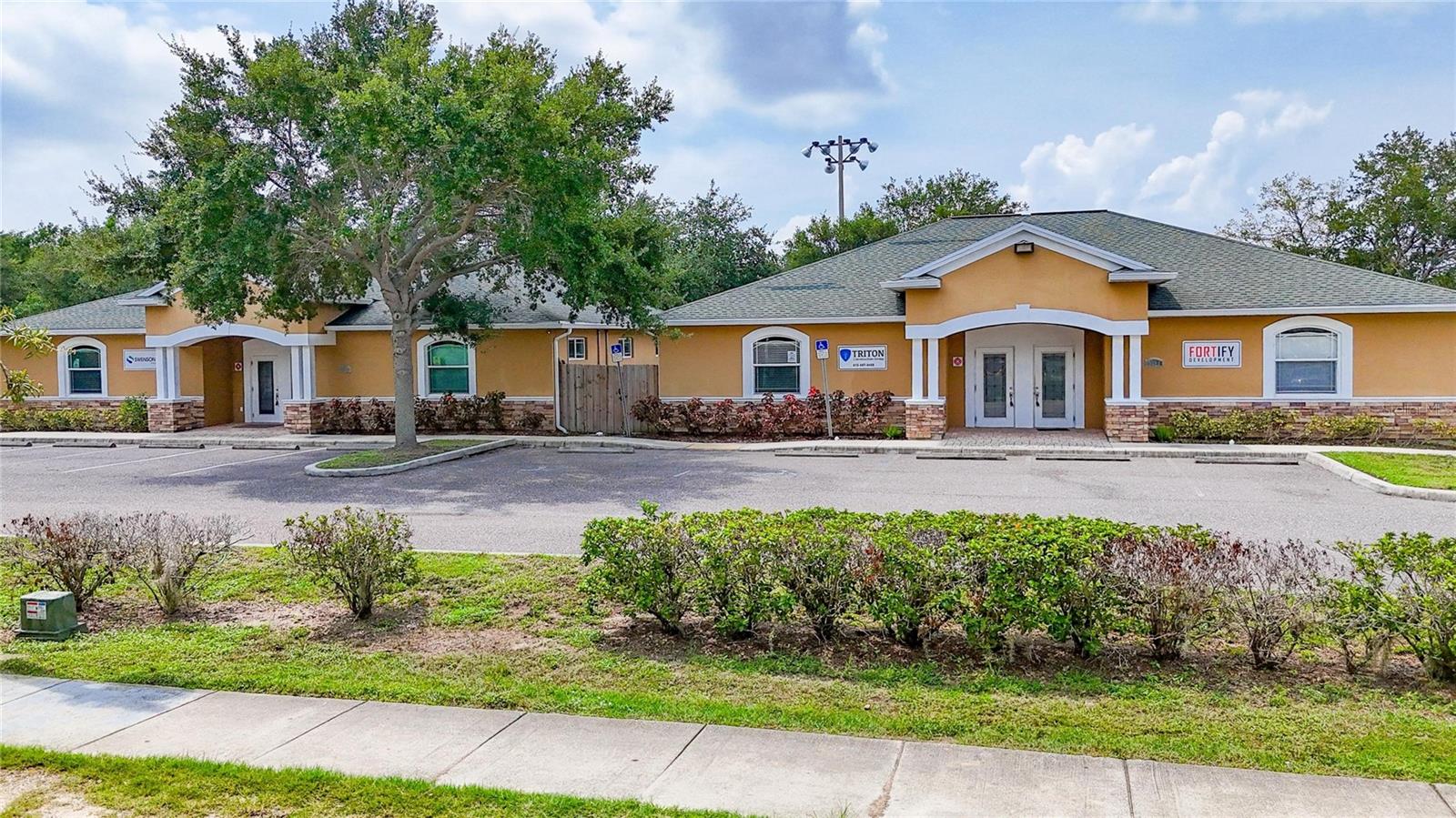 7318 W Comanche Ave Property Photo 1