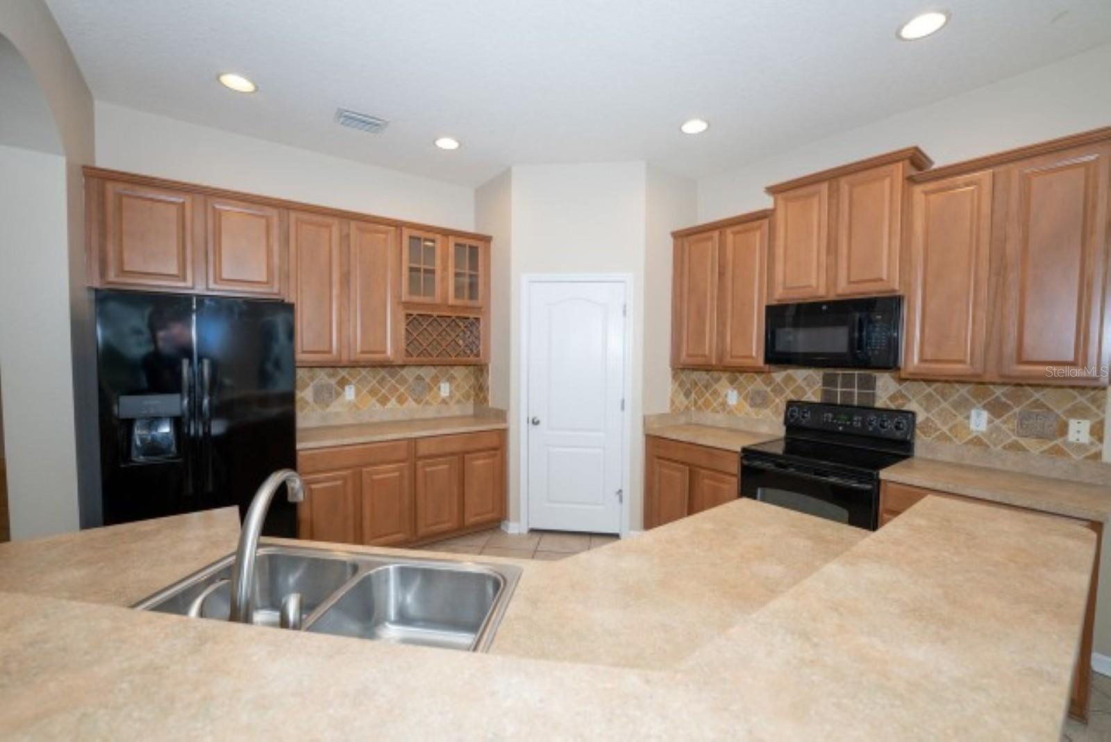 7627 Stoney Hill Dr Property Photo 8