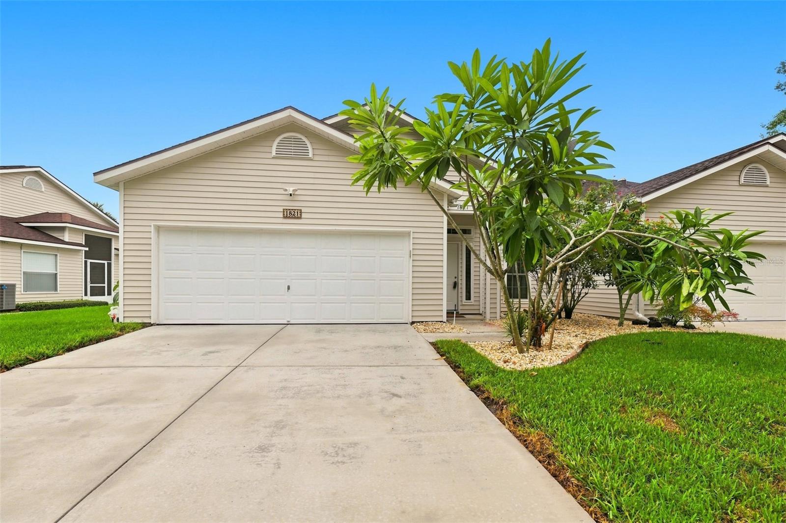 1821 LAKE HERON DR