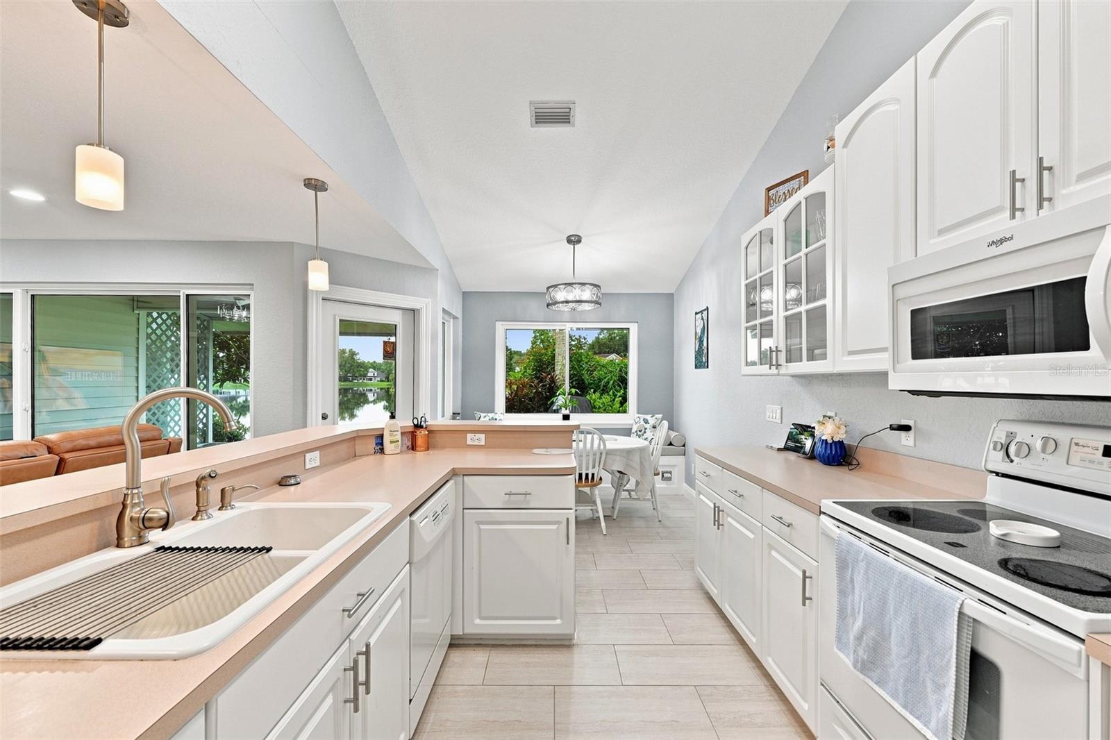 1821 Lake Heron Dr Property Photo 11