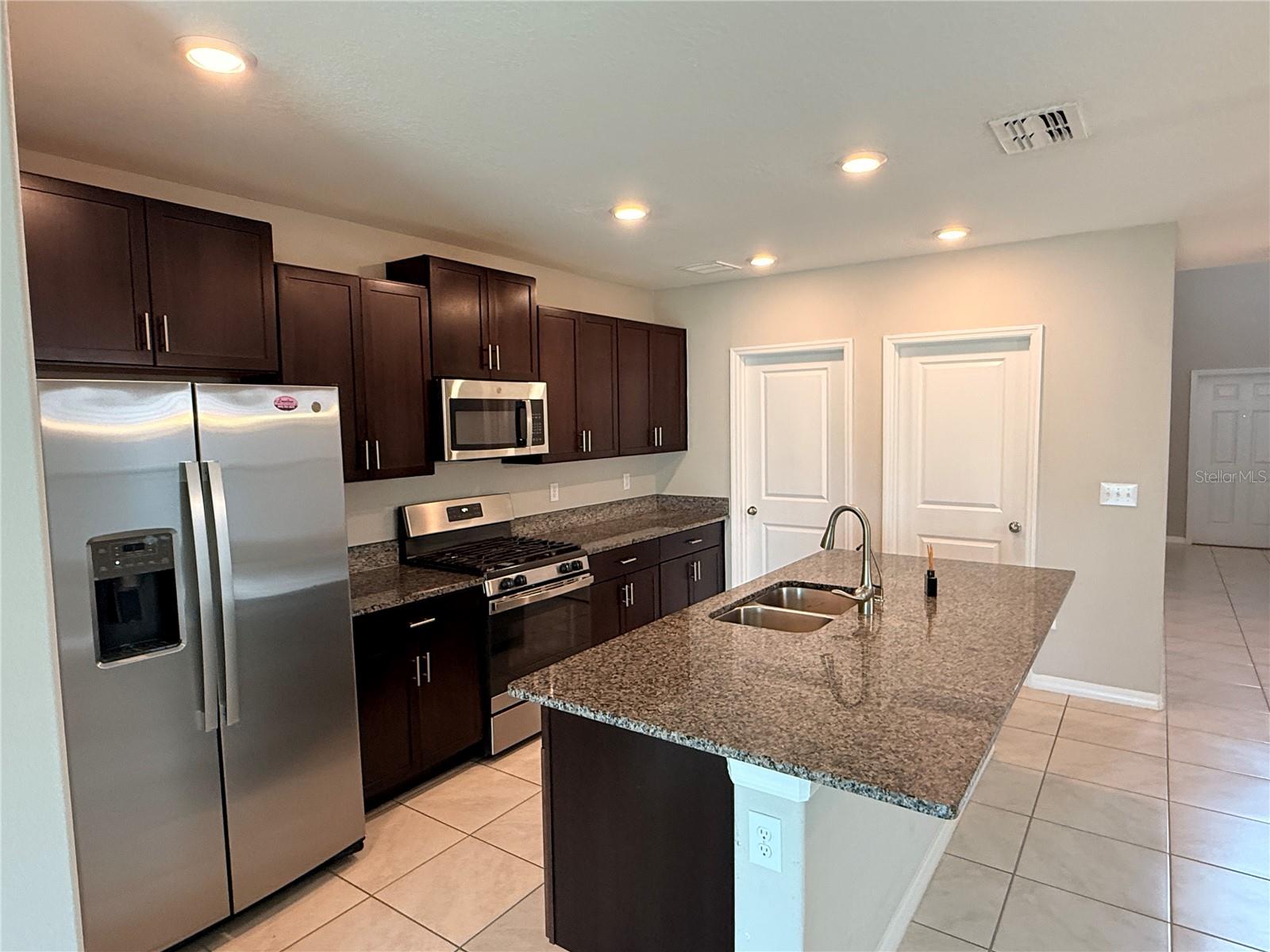 10363 Shady Preserve Dr Property Photo 5