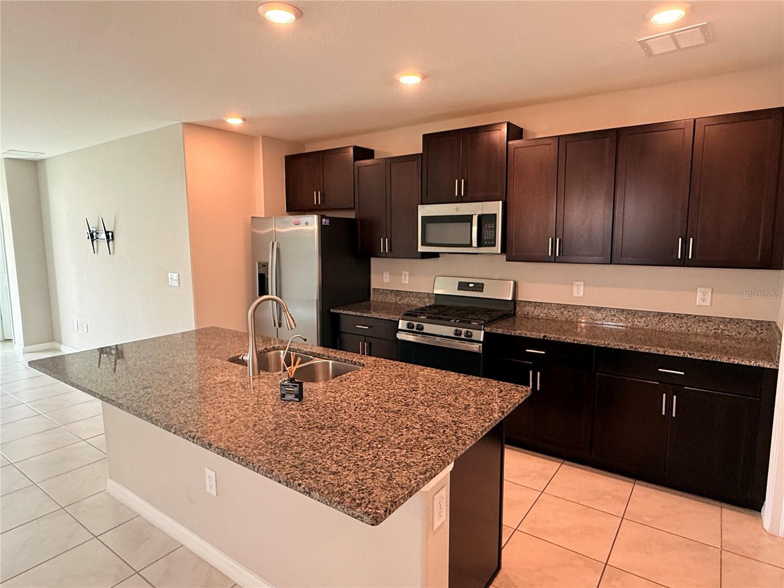 10363 Shady Preserve Dr Property Photo 6