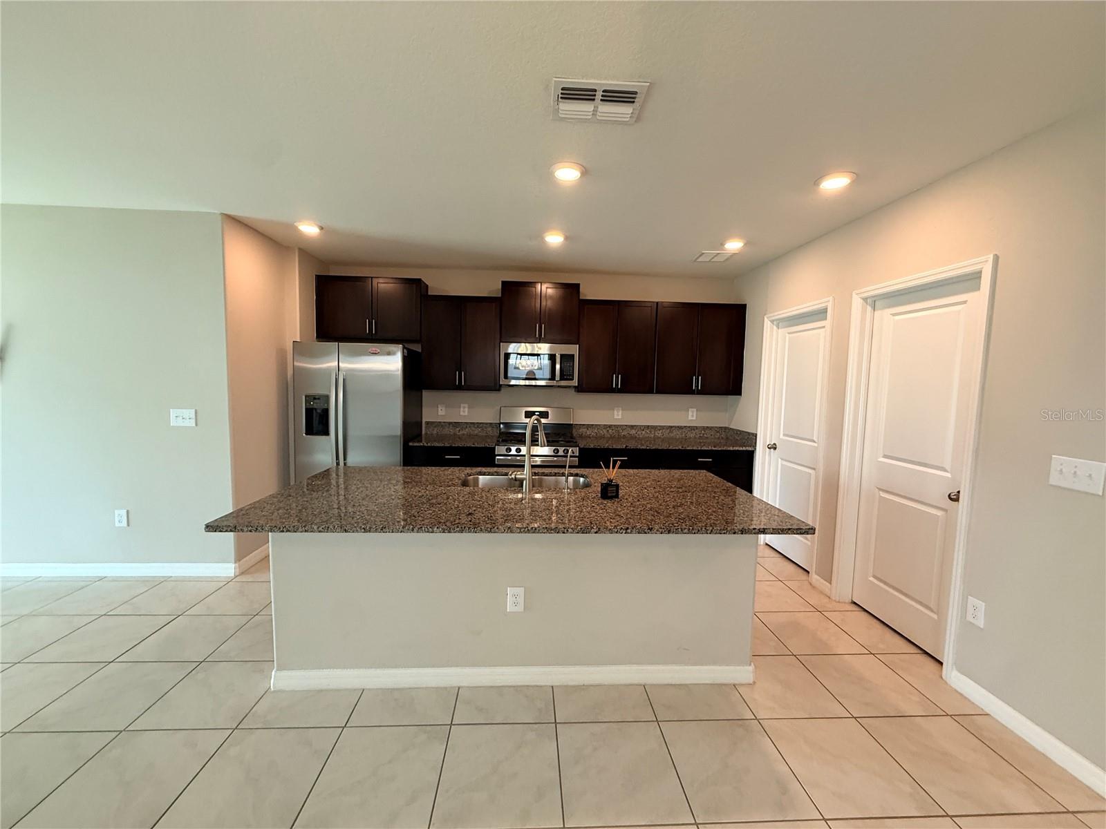 10363 Shady Preserve Dr Property Photo 7