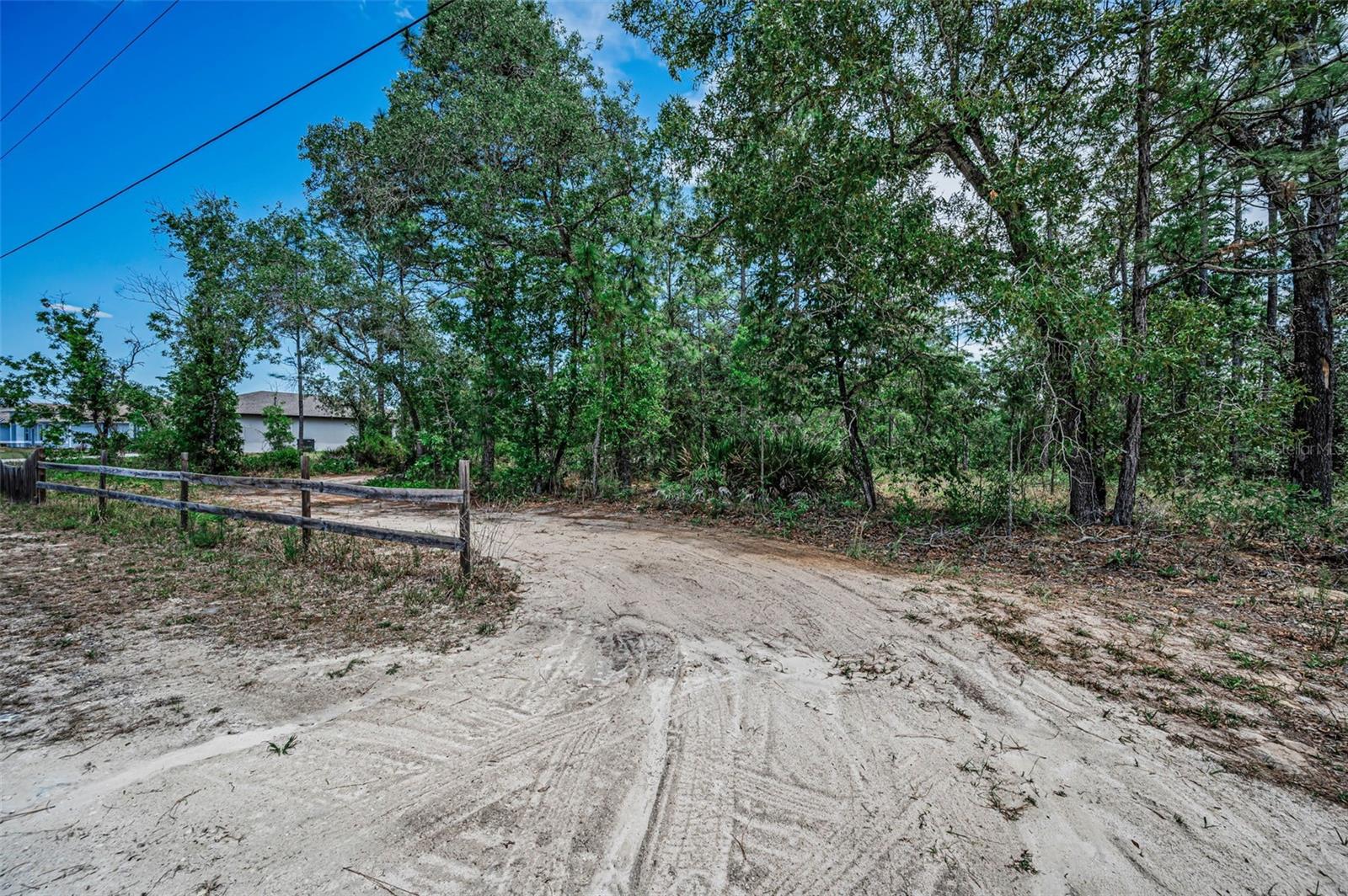 12132 Frankwood Rd Property Photo 3