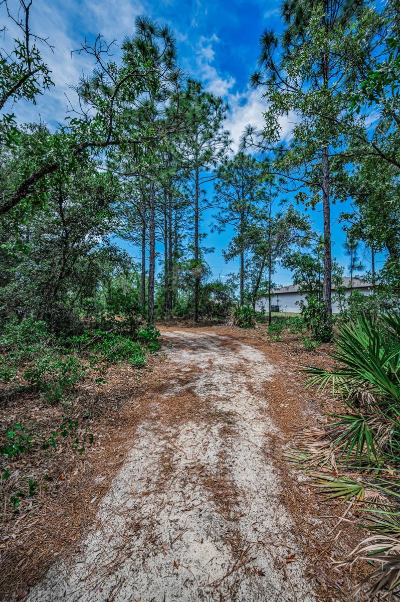 12132 Frankwood Rd Property Photo 8