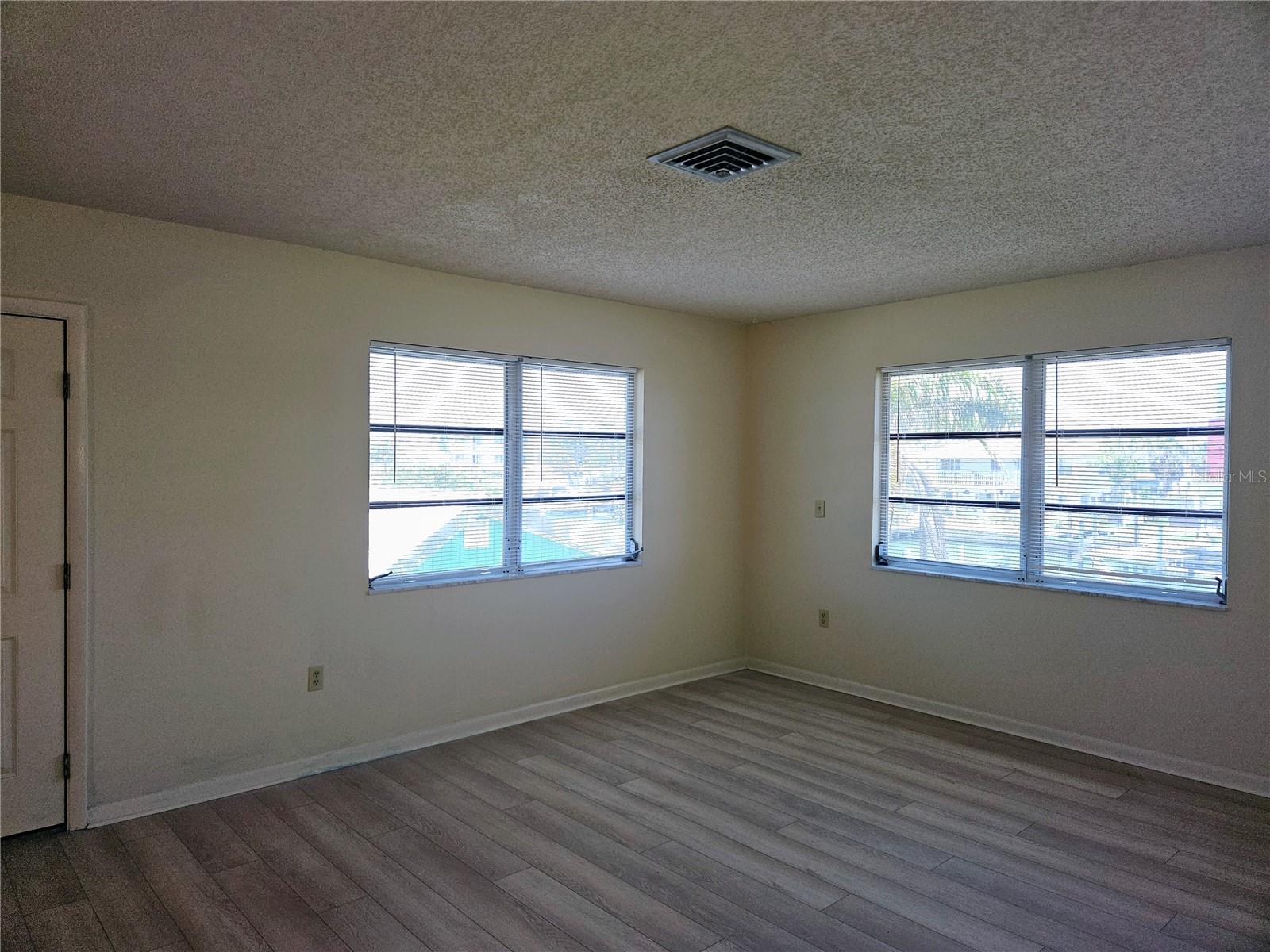360 137th Avenue Cir #360 Property Photo 3