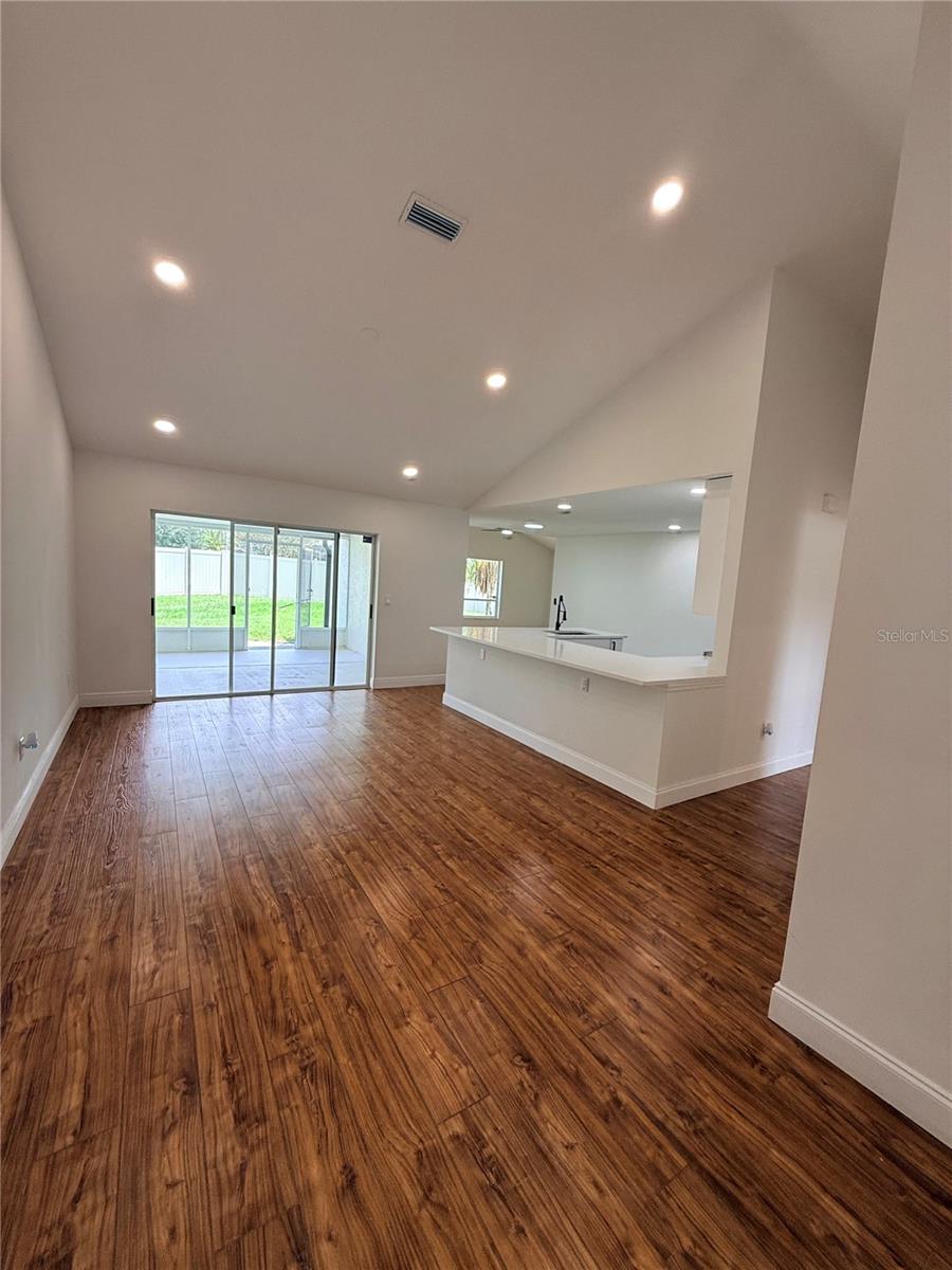 9207 Mill Cir Property Photo 5