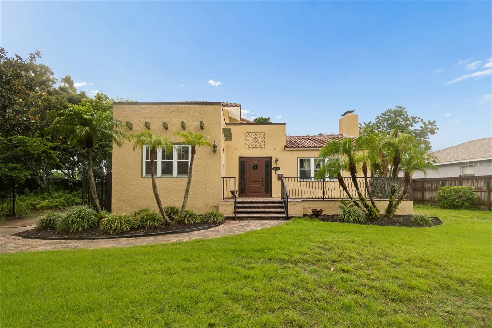 2518 GRANADA CIR E