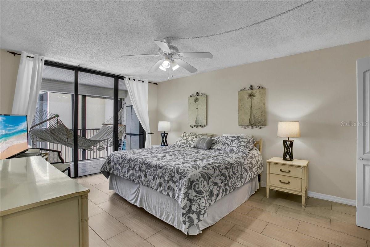 15462 Gulf Blvd #903 Property Photo 33