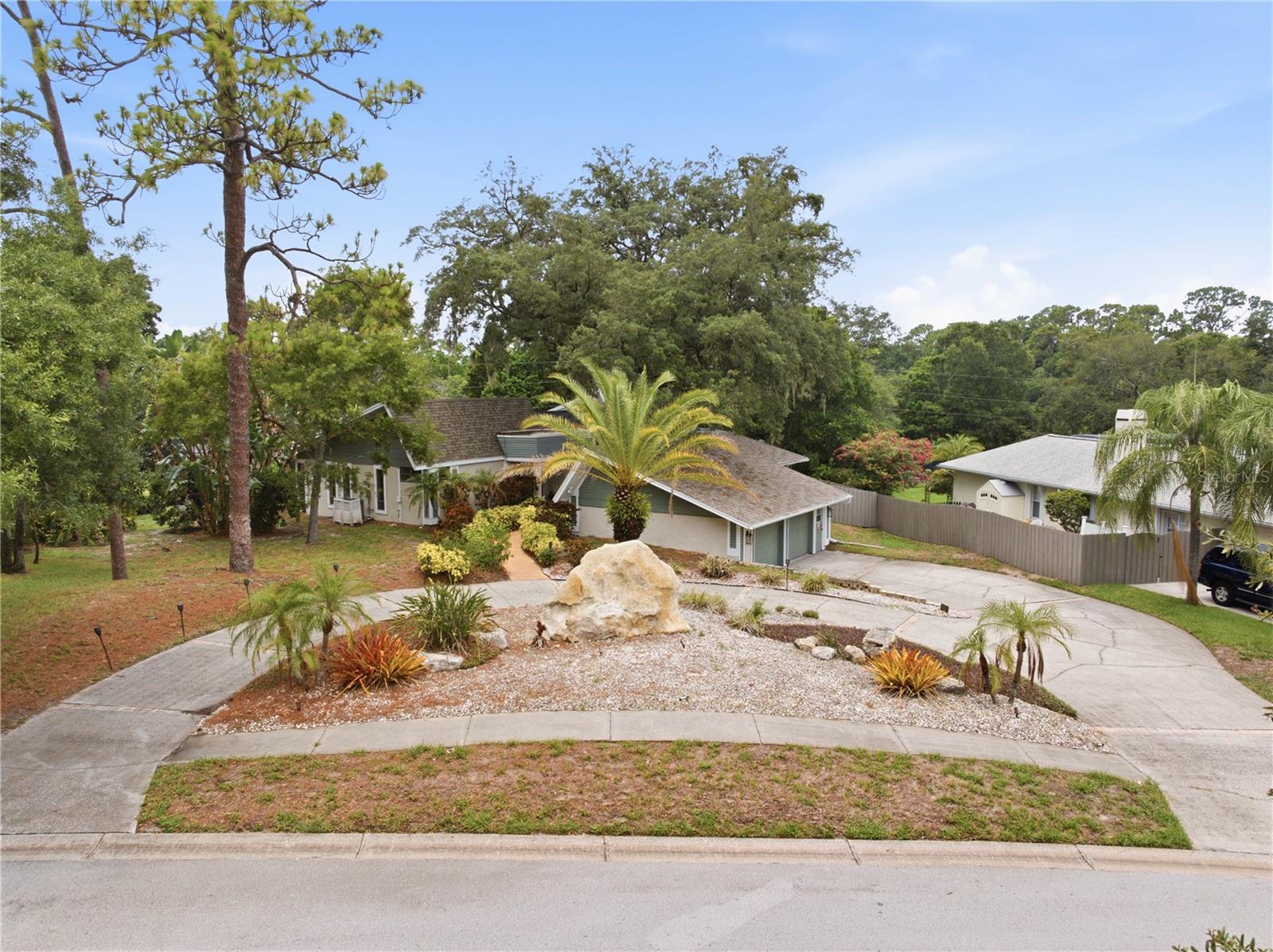2860 Briarwood Ln Property Photo 2