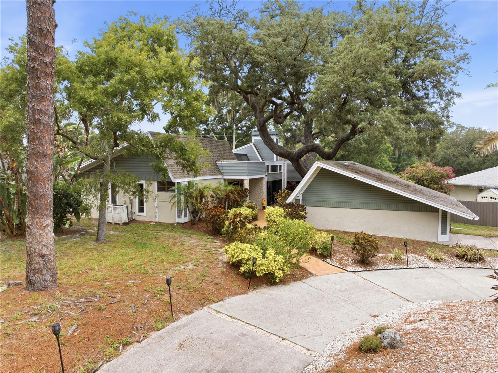2860 Briarwood Ln Property Photo 4