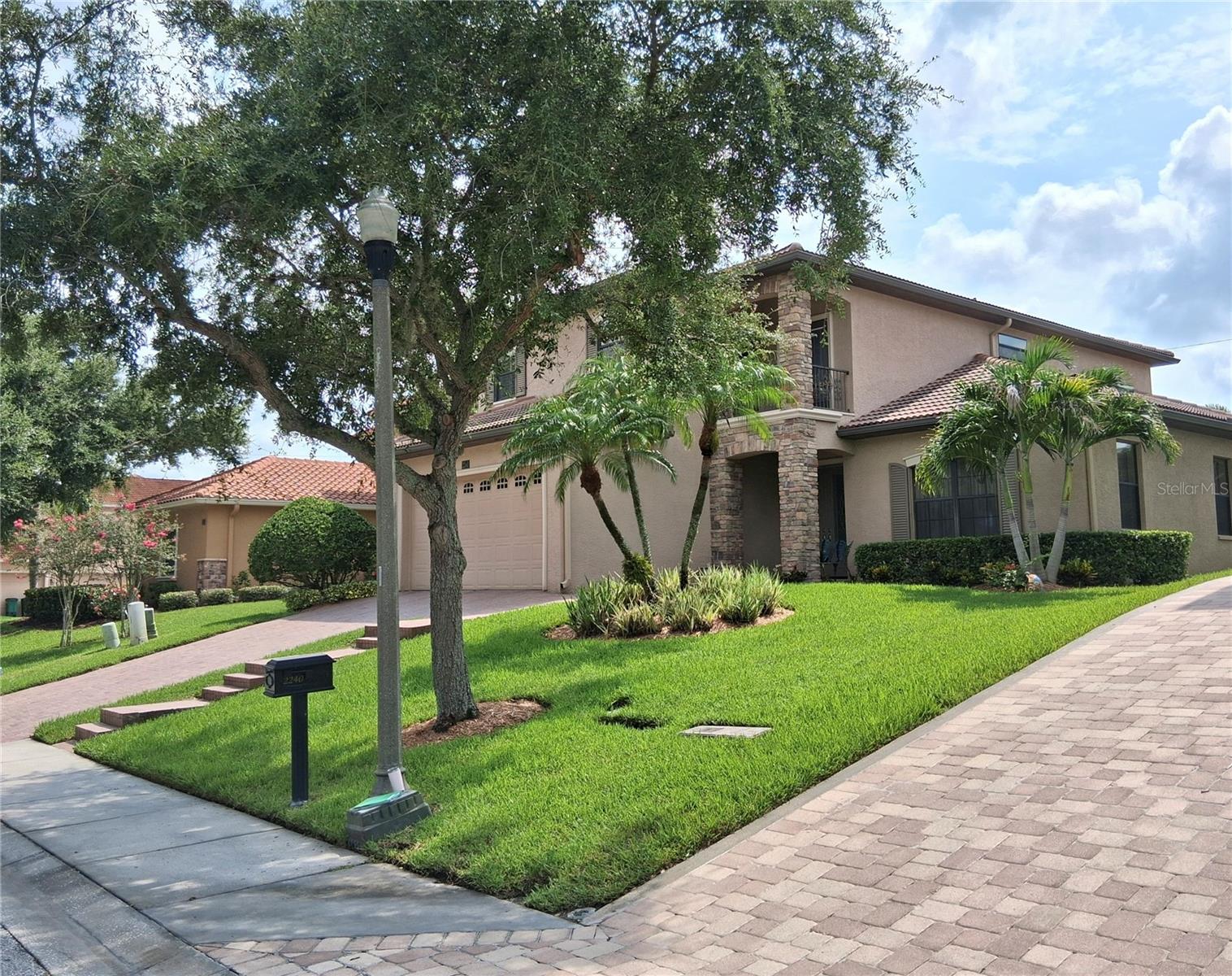 2240 CYPRESS HOLLOW CT