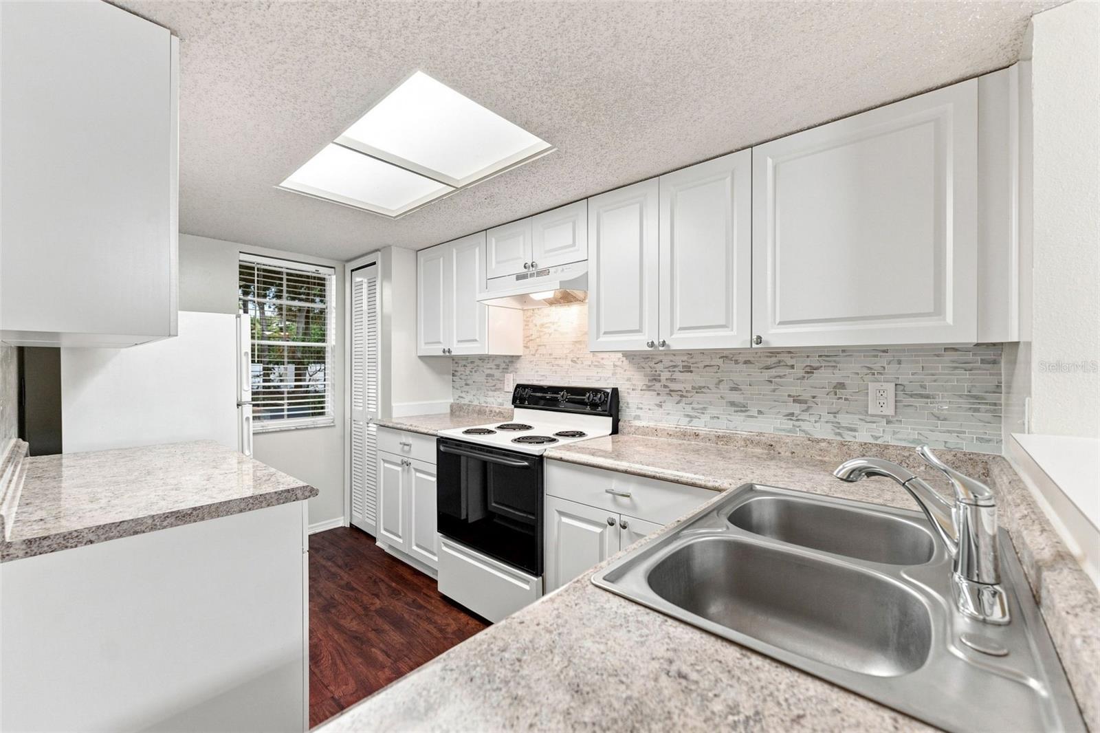 2350 Fletchers Point Cir Property Photo 6