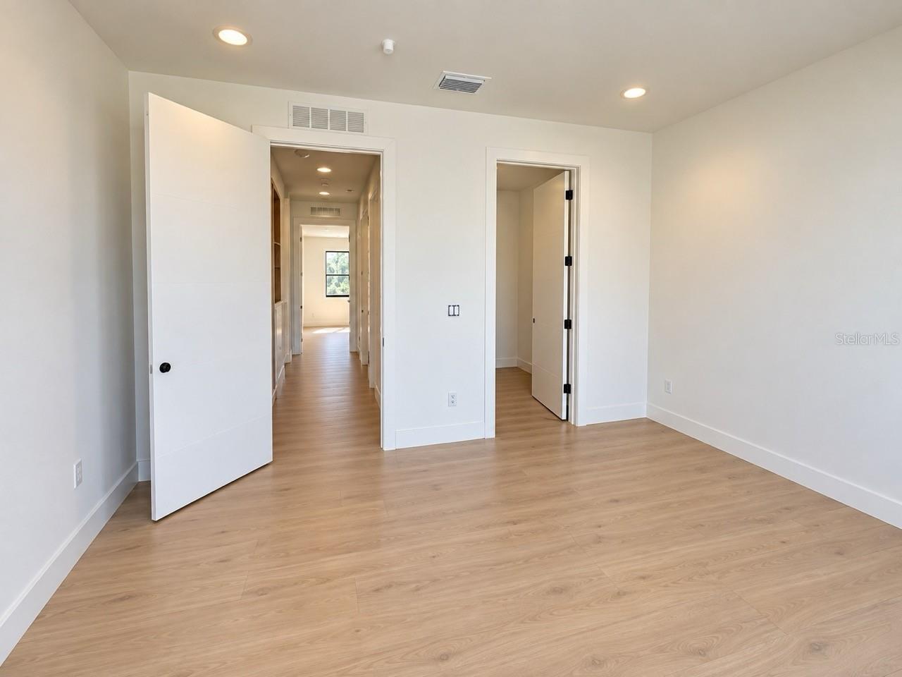 2117 N Ola Ave #3 Property Photo 27