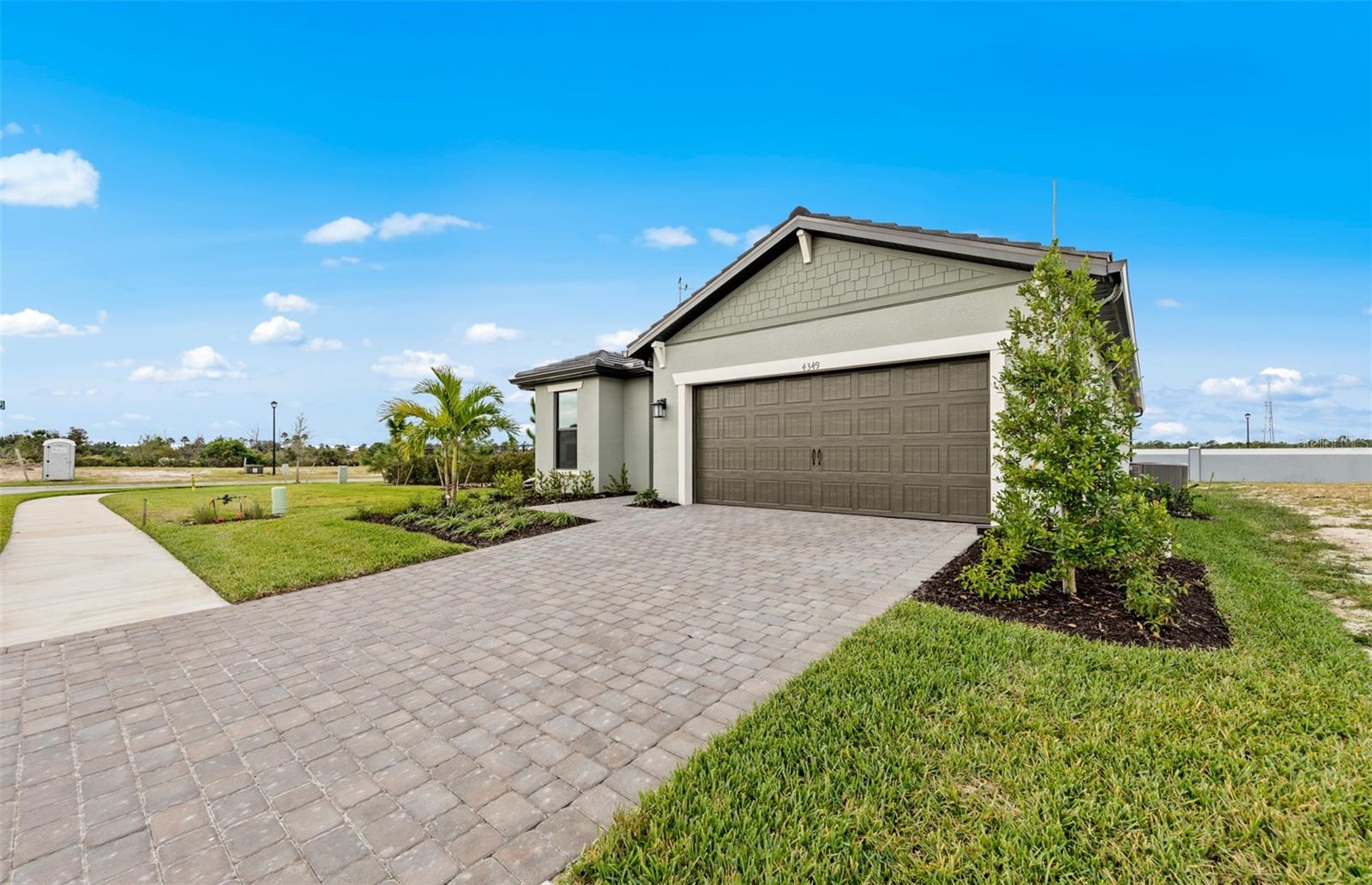 4415 Lakeside Grove Property Photo 1