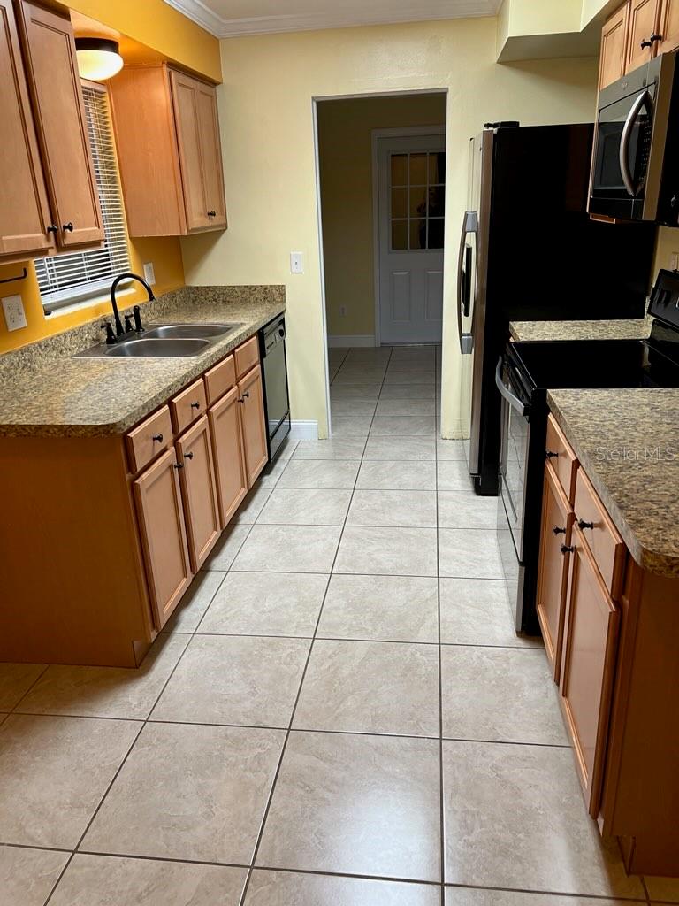 818 Scotland St Property Photo 8