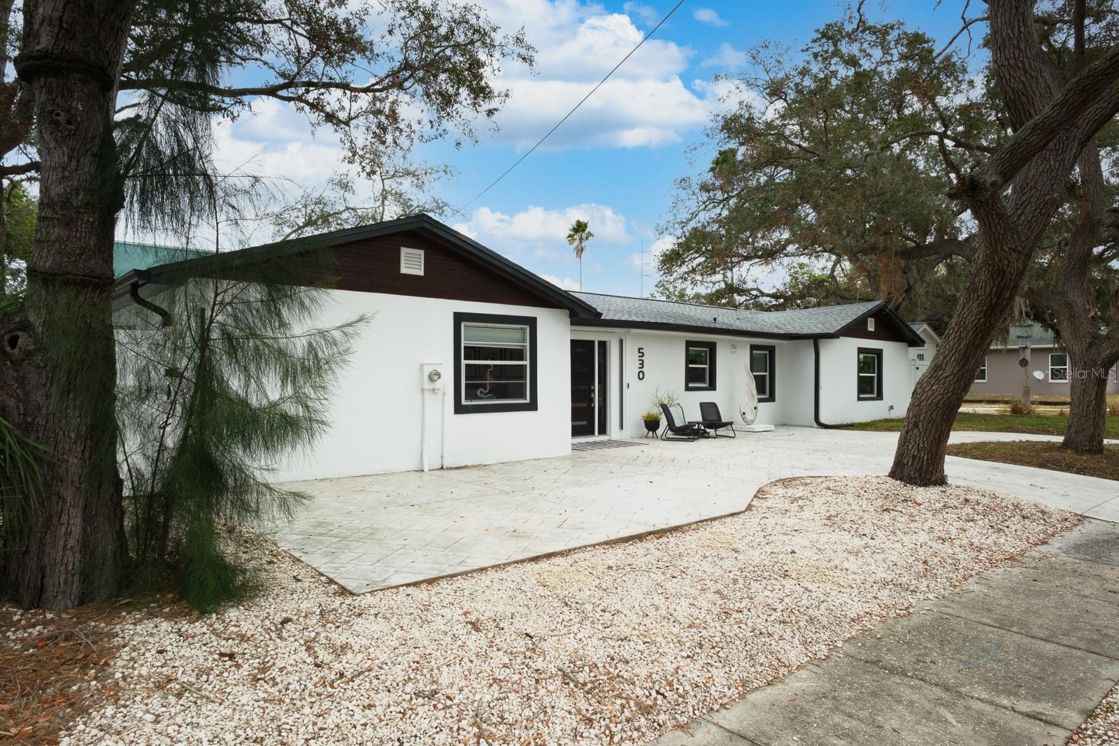 530 Locklie St Property Photo 7