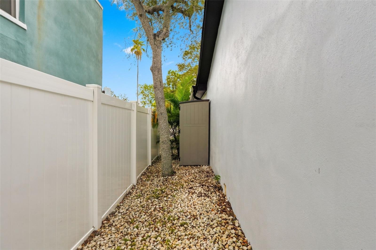 530 Locklie St Property Photo 44