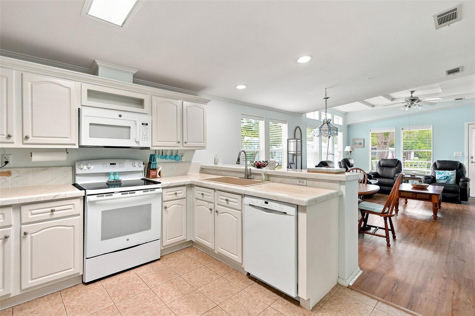 5072 Buccaneer Blvd Property Photo 4