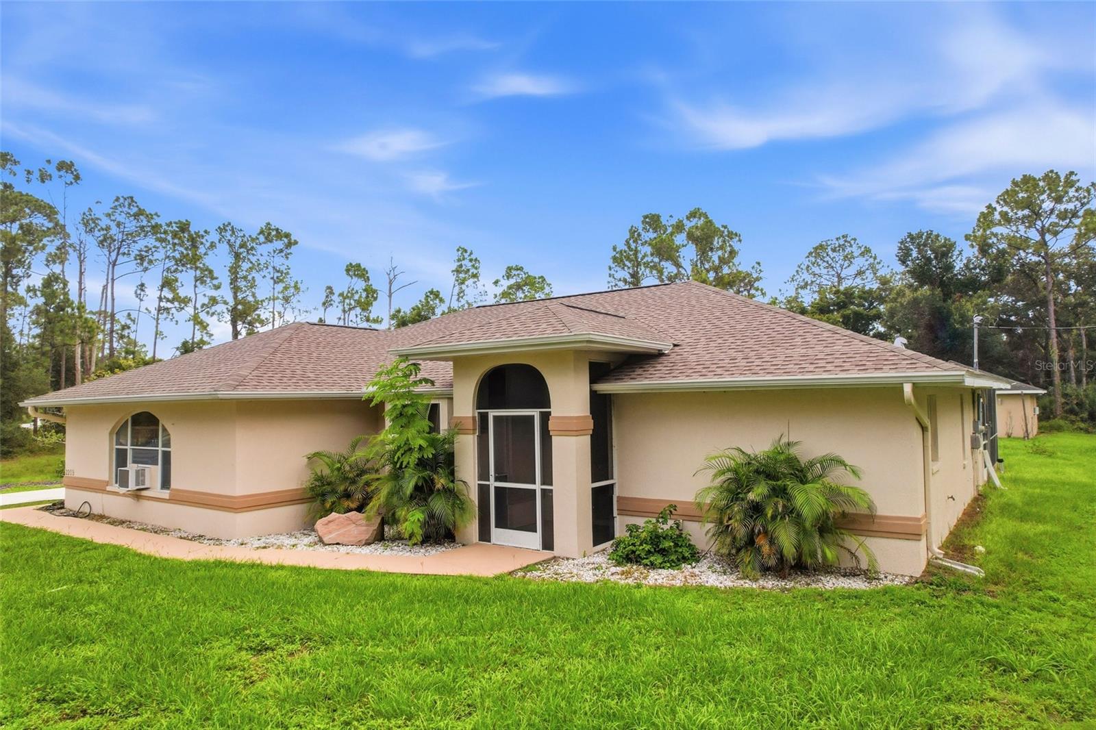 2209 Tropicaire Blvd Property Photo 1