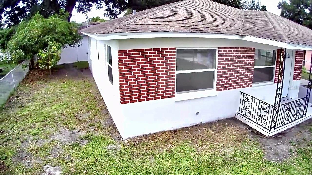 3117 W Leroy St Property Photo 5