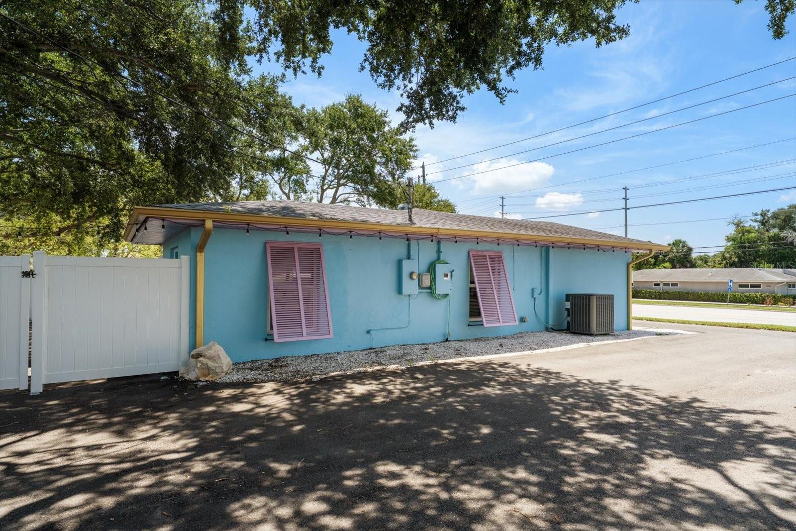 2050 W Bay Dr Property Photo 47