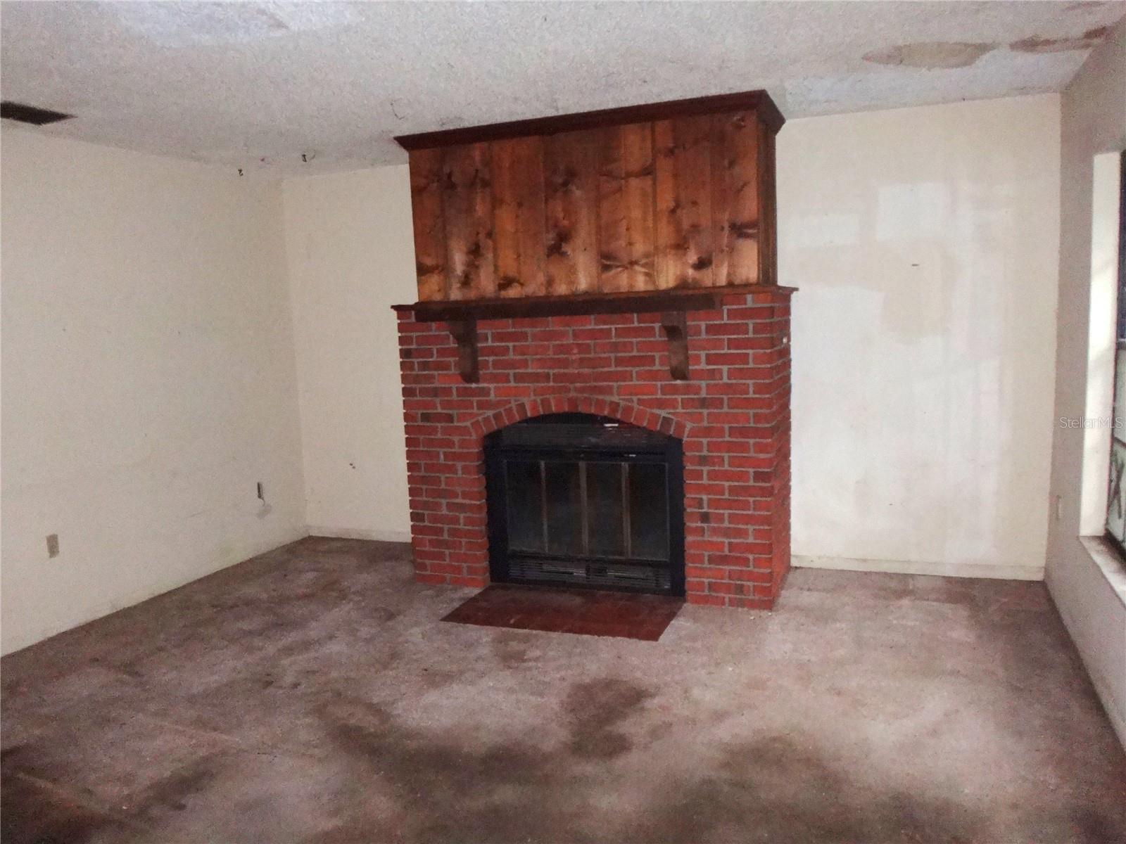7556 23rd St Property Photo 8