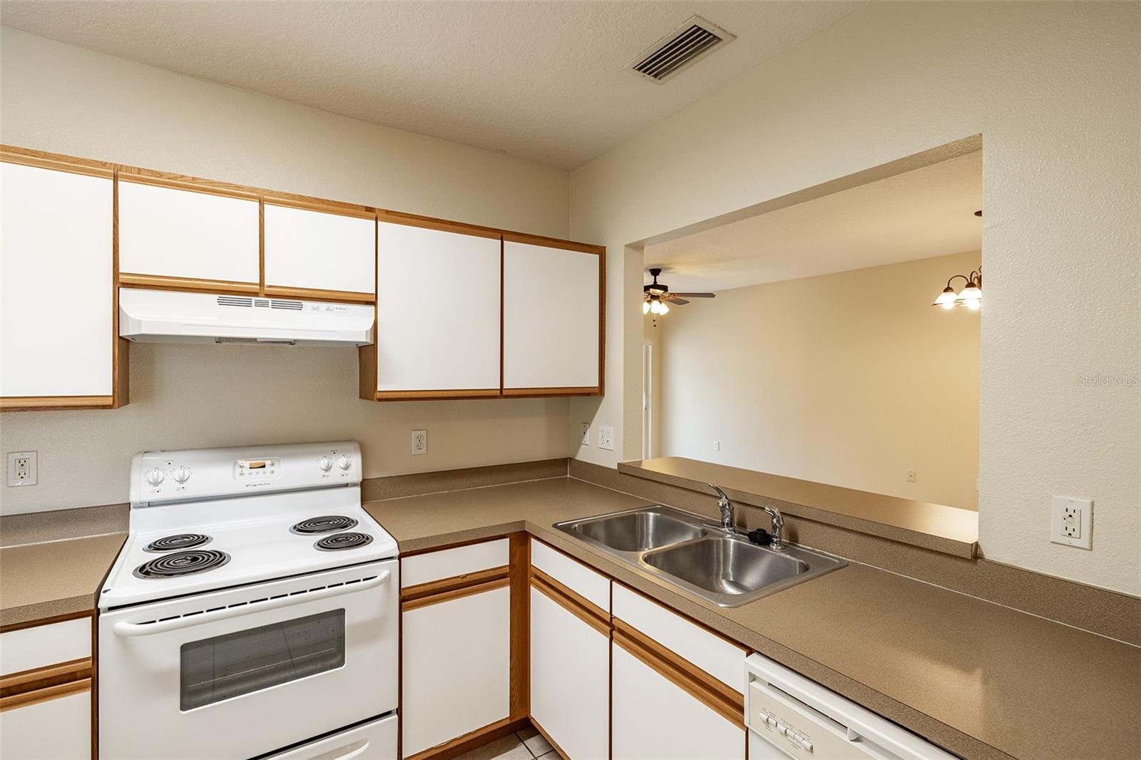 9506 Amberdale Ct #202 Property Photo 7