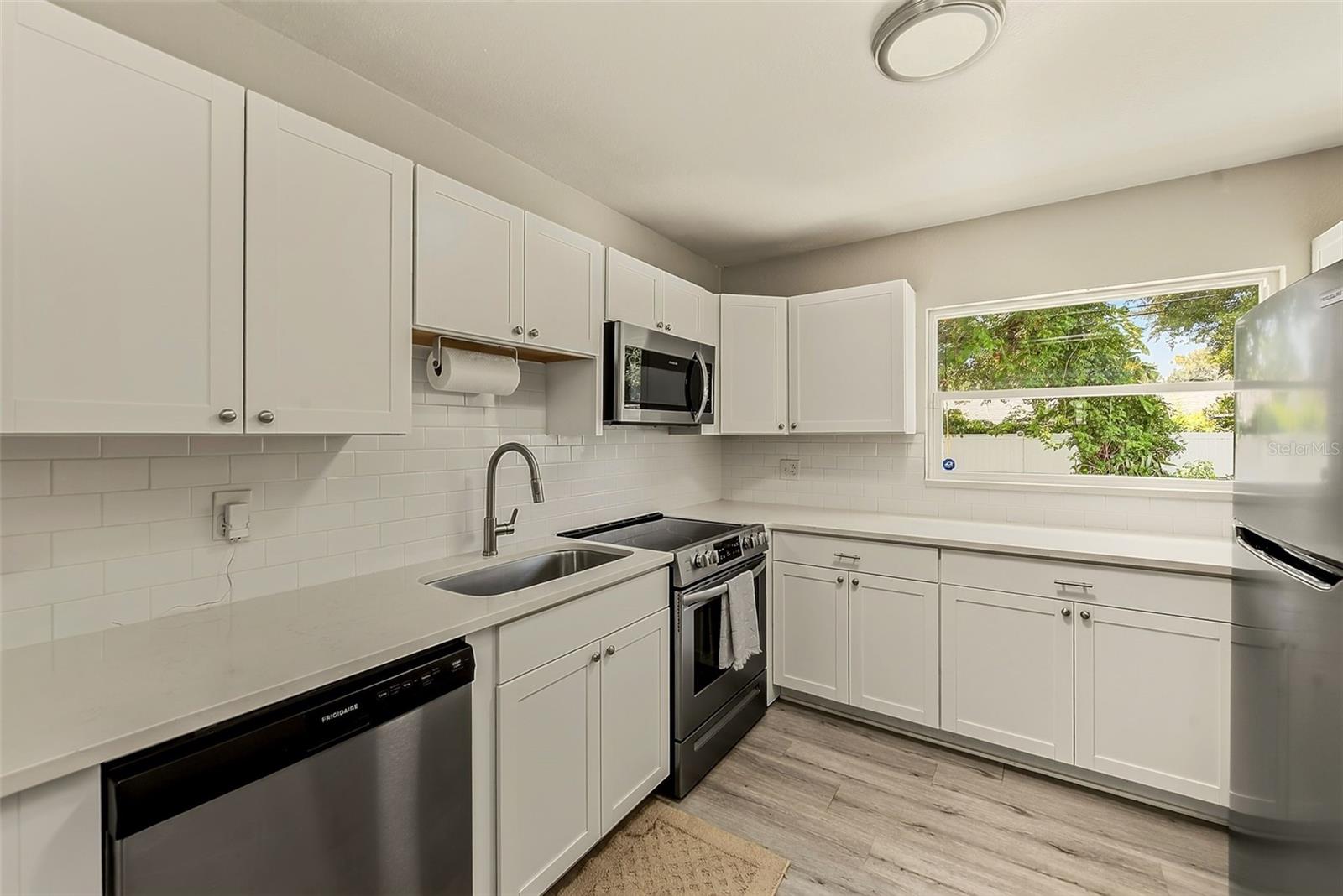 10664 Starkey Rd Property Photo 8