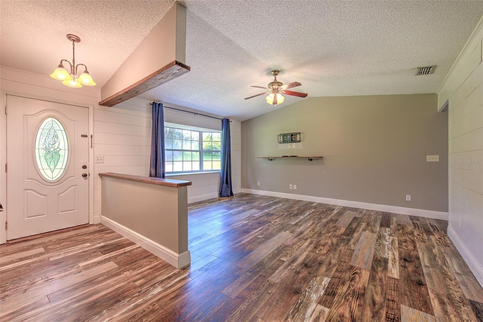 16520 Spring Valley Rd Property Photo 7