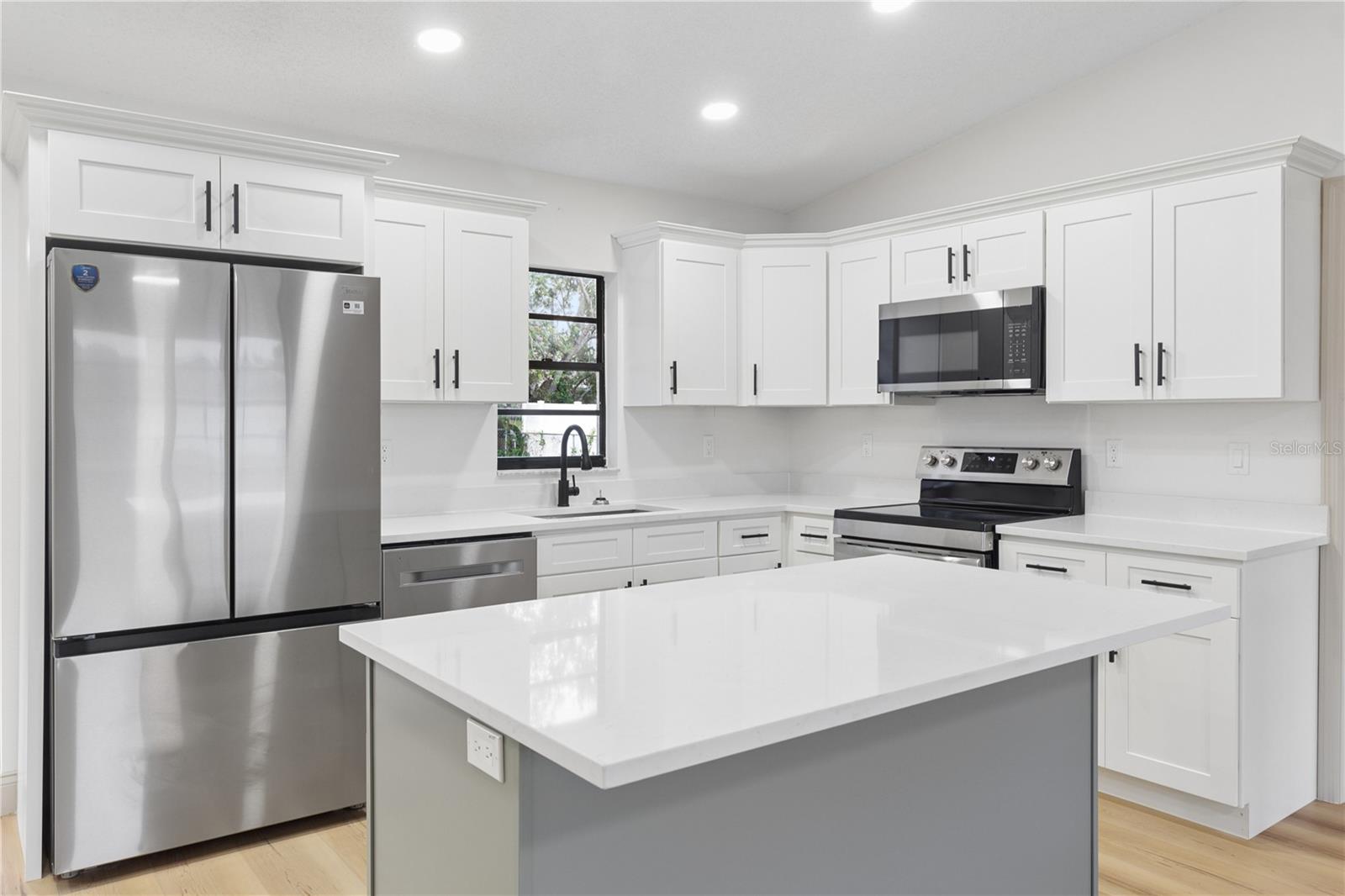 10341 Caspian St Property Photo 4