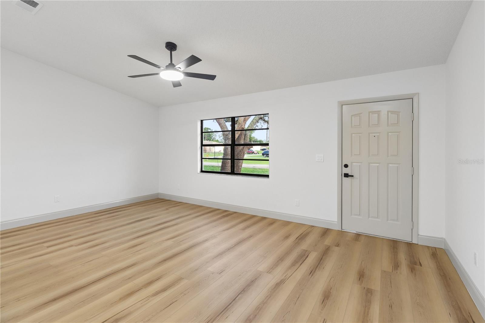 10341 Caspian St Property Photo 9