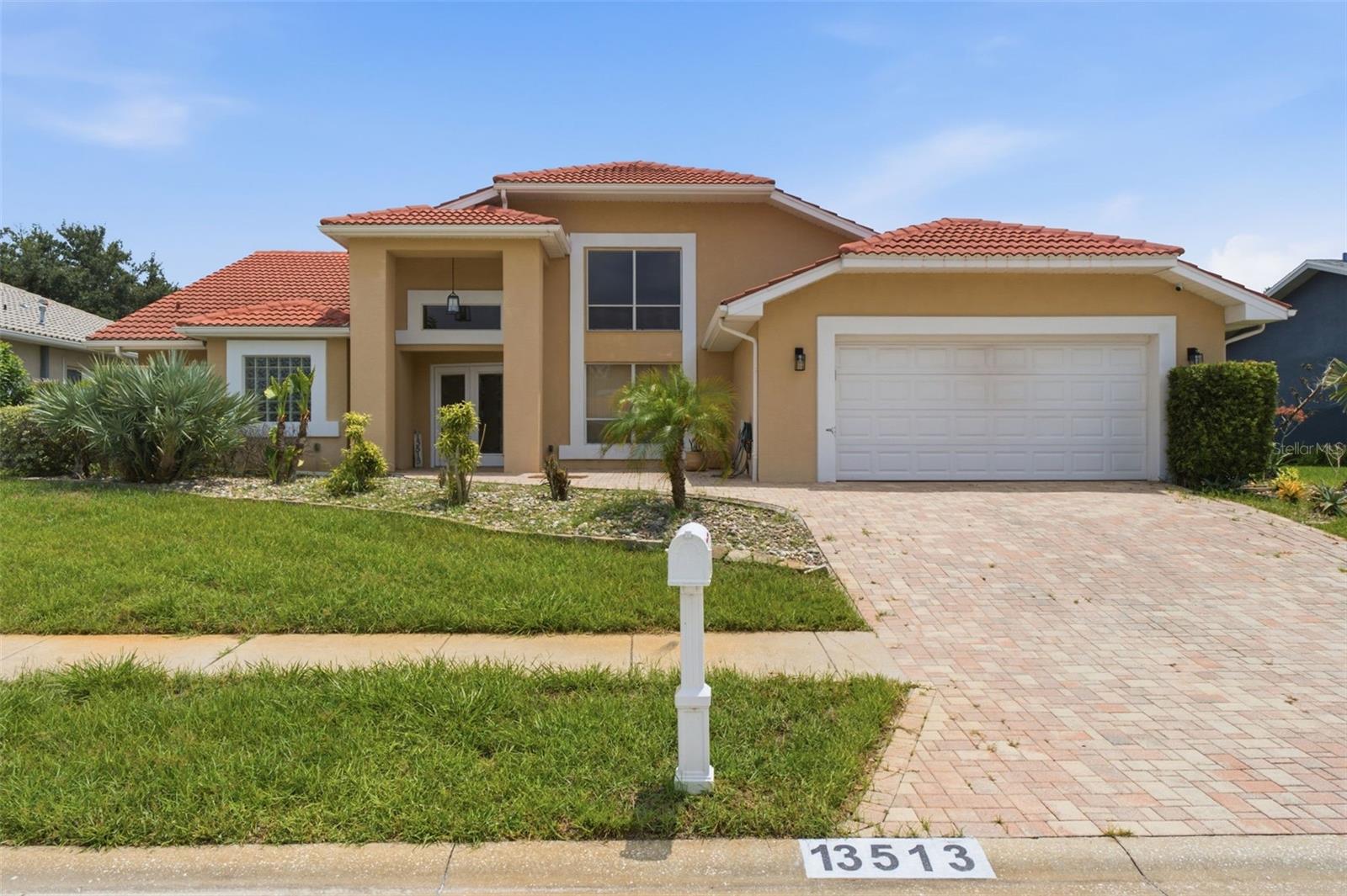 13513 Woodside Dr Property Photo 1