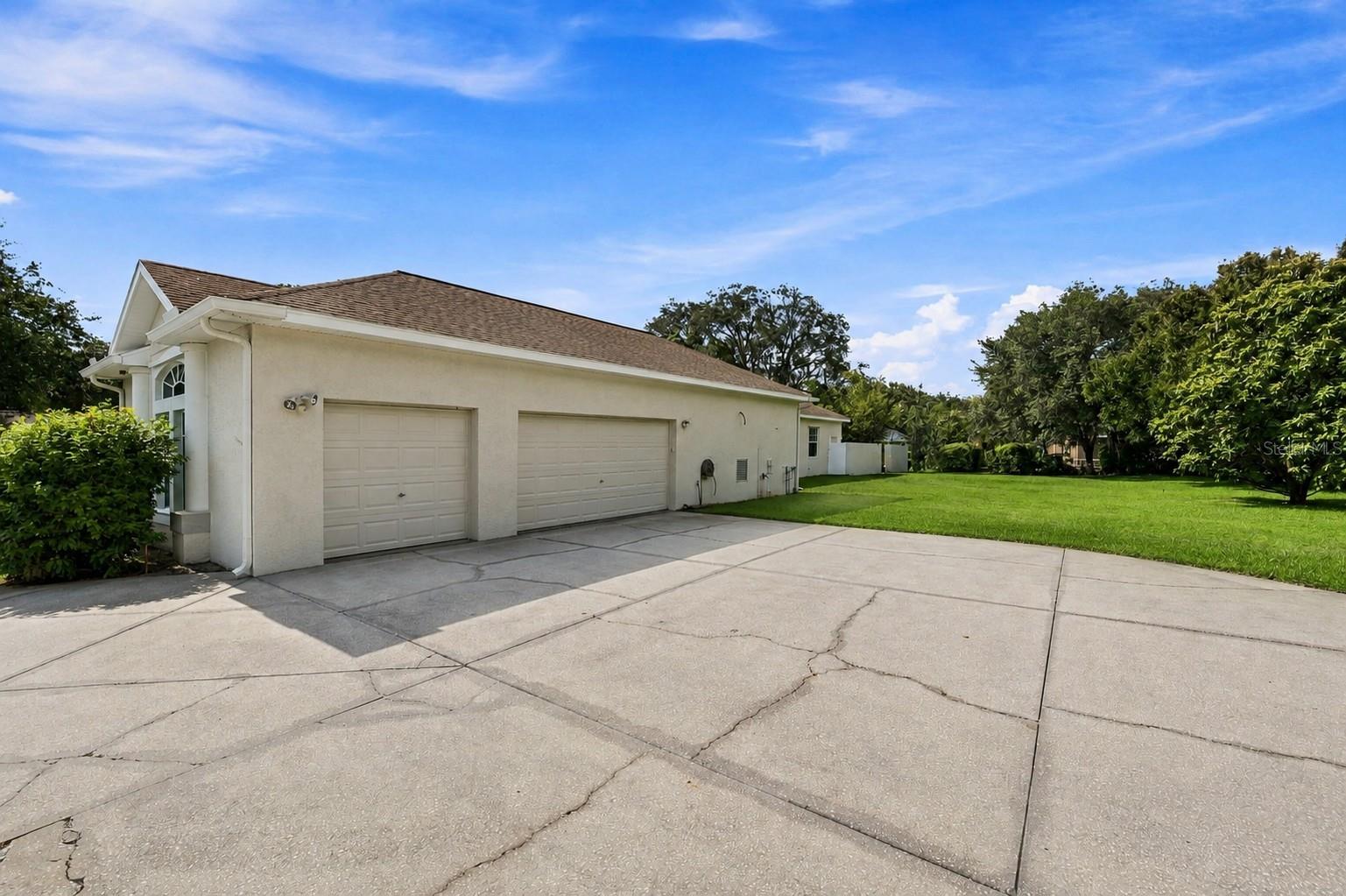 13750 Dowling Ln Property Photo 4