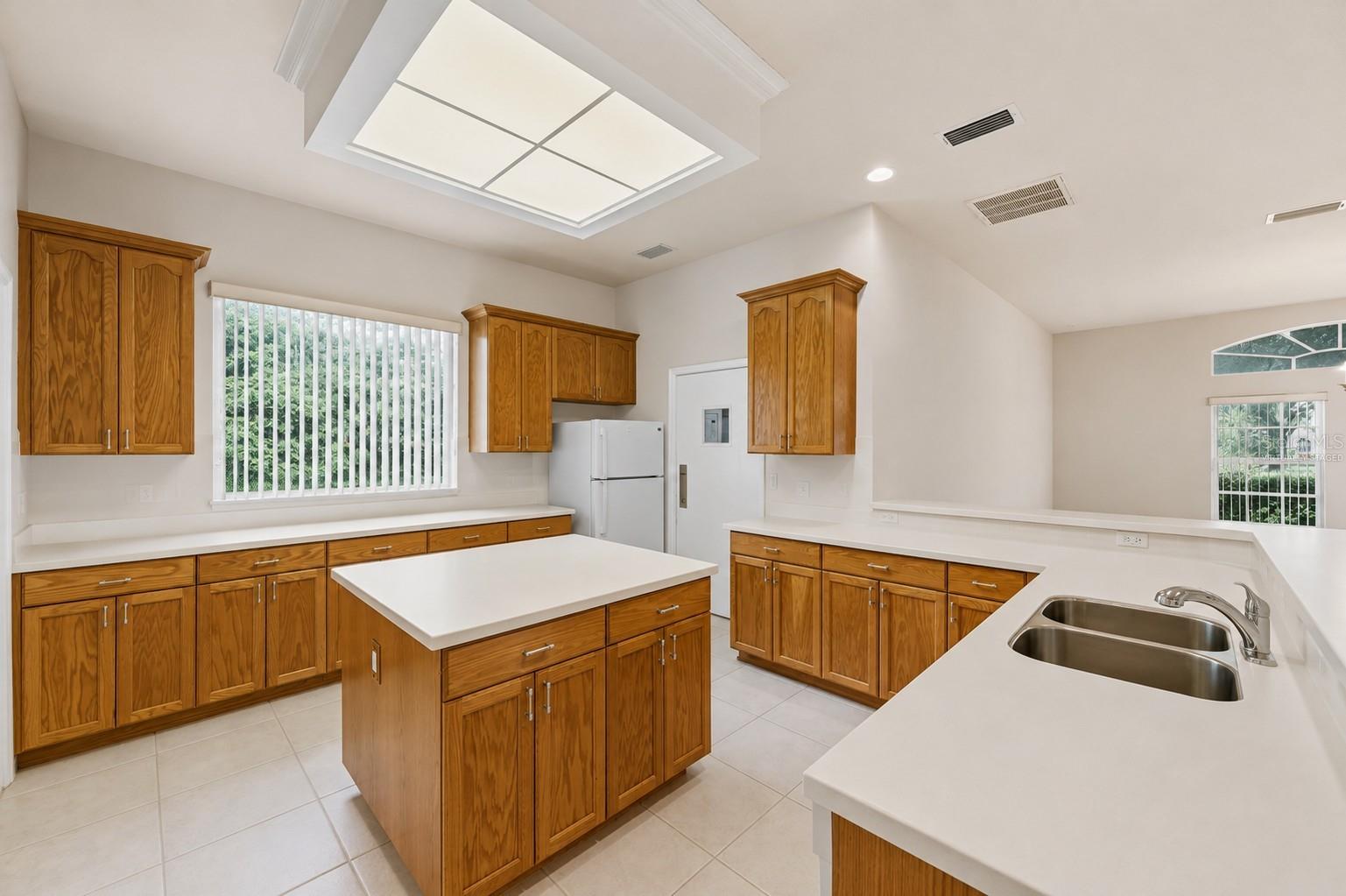 13750 Dowling Ln Property Photo 10