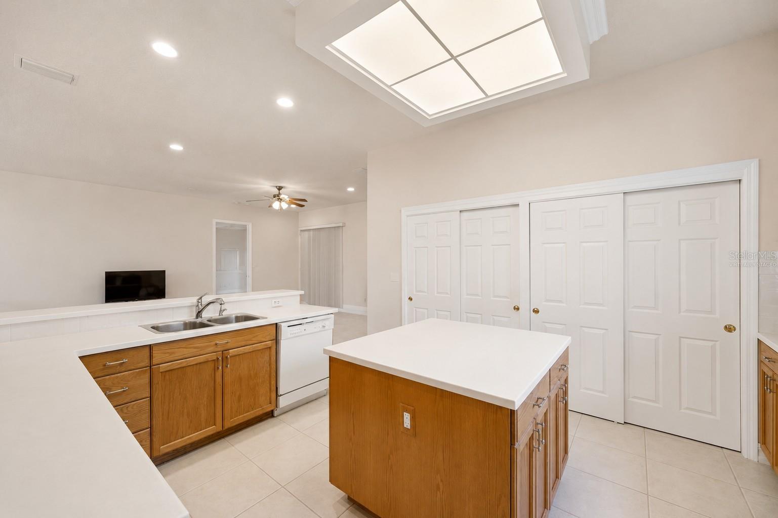 13750 Dowling Ln Property Photo 11