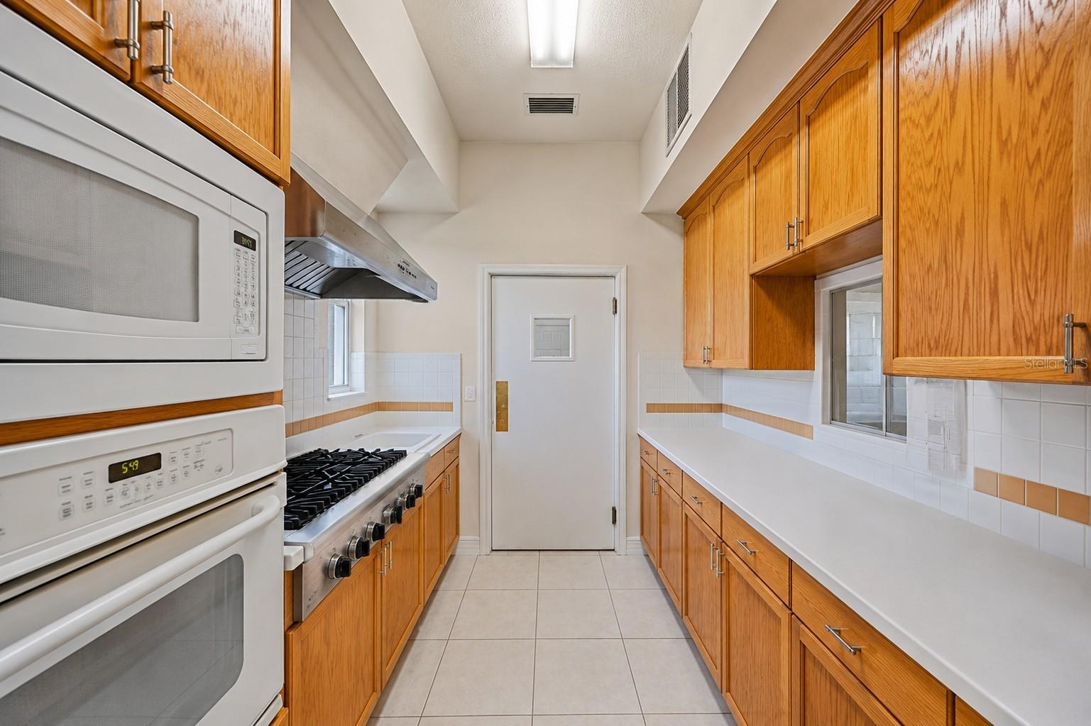 13750 Dowling Ln Property Photo 13