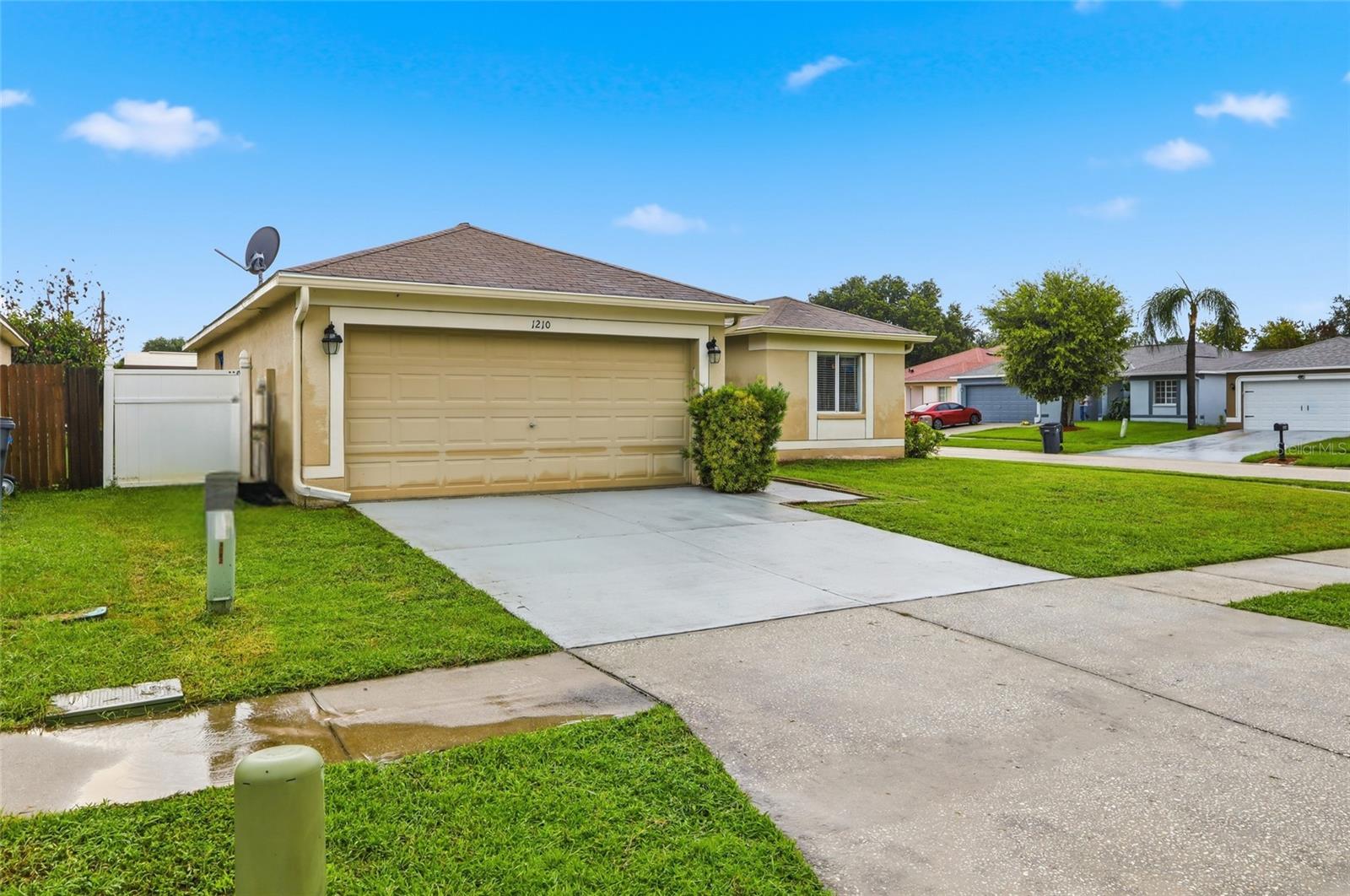 1210 Blufield Ave Property Photo 4