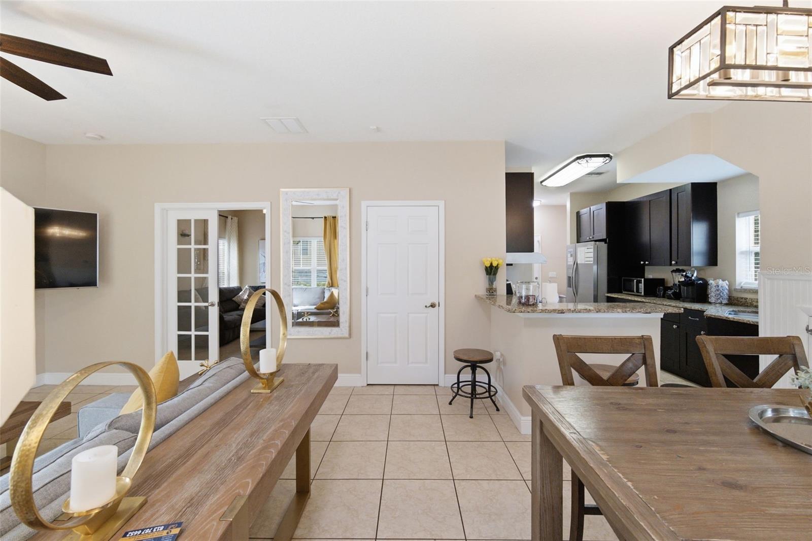 205 E Kirby St Property Photo 8