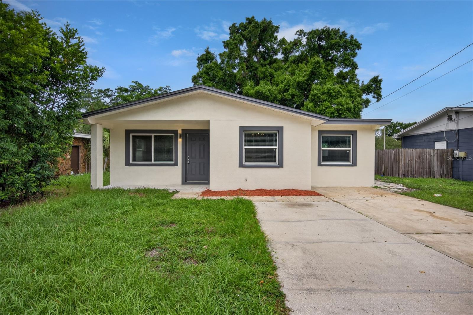 1610 N Lois Ave Property Photo 1