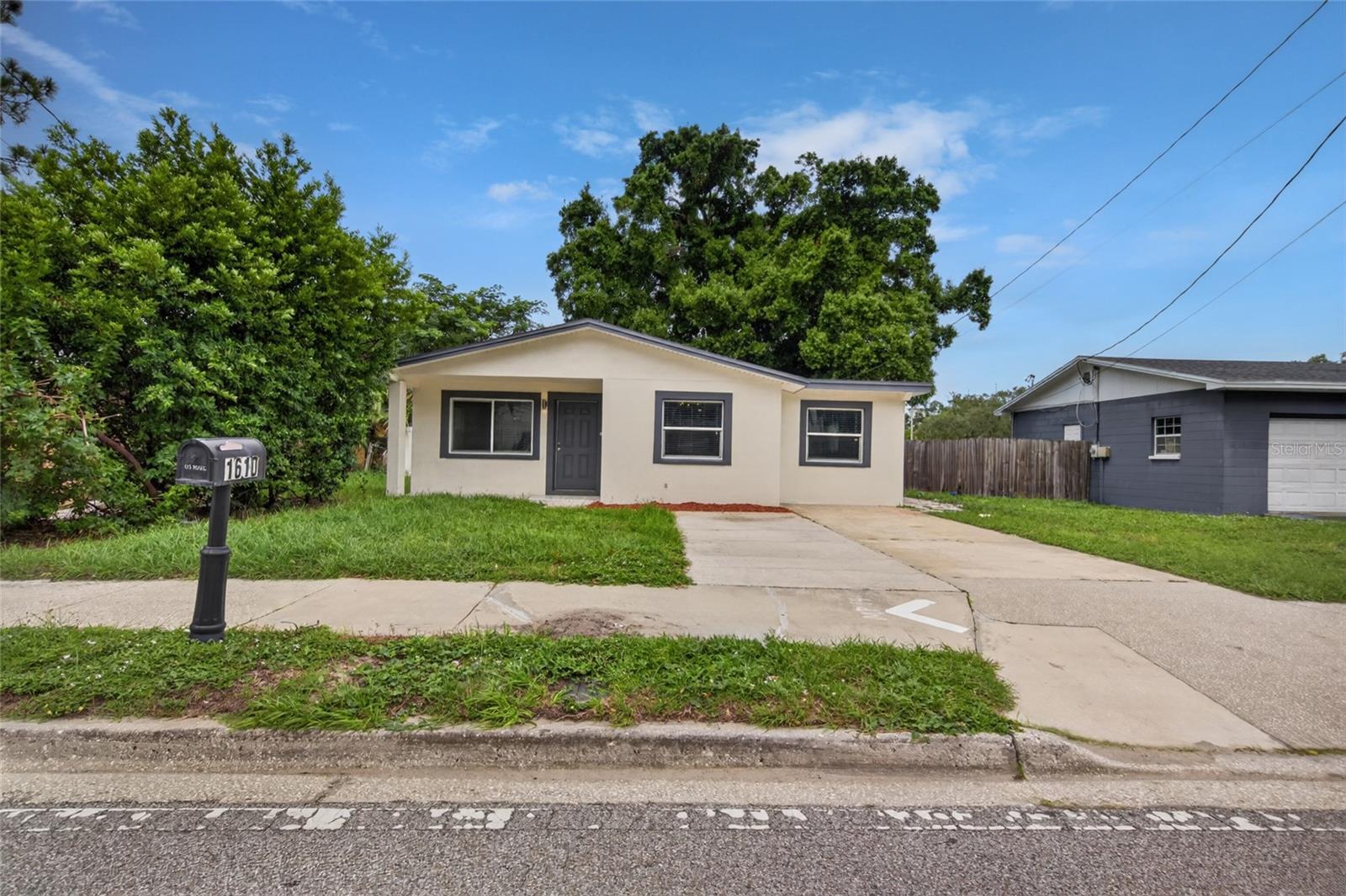 1610 N Lois Ave Property Photo 2