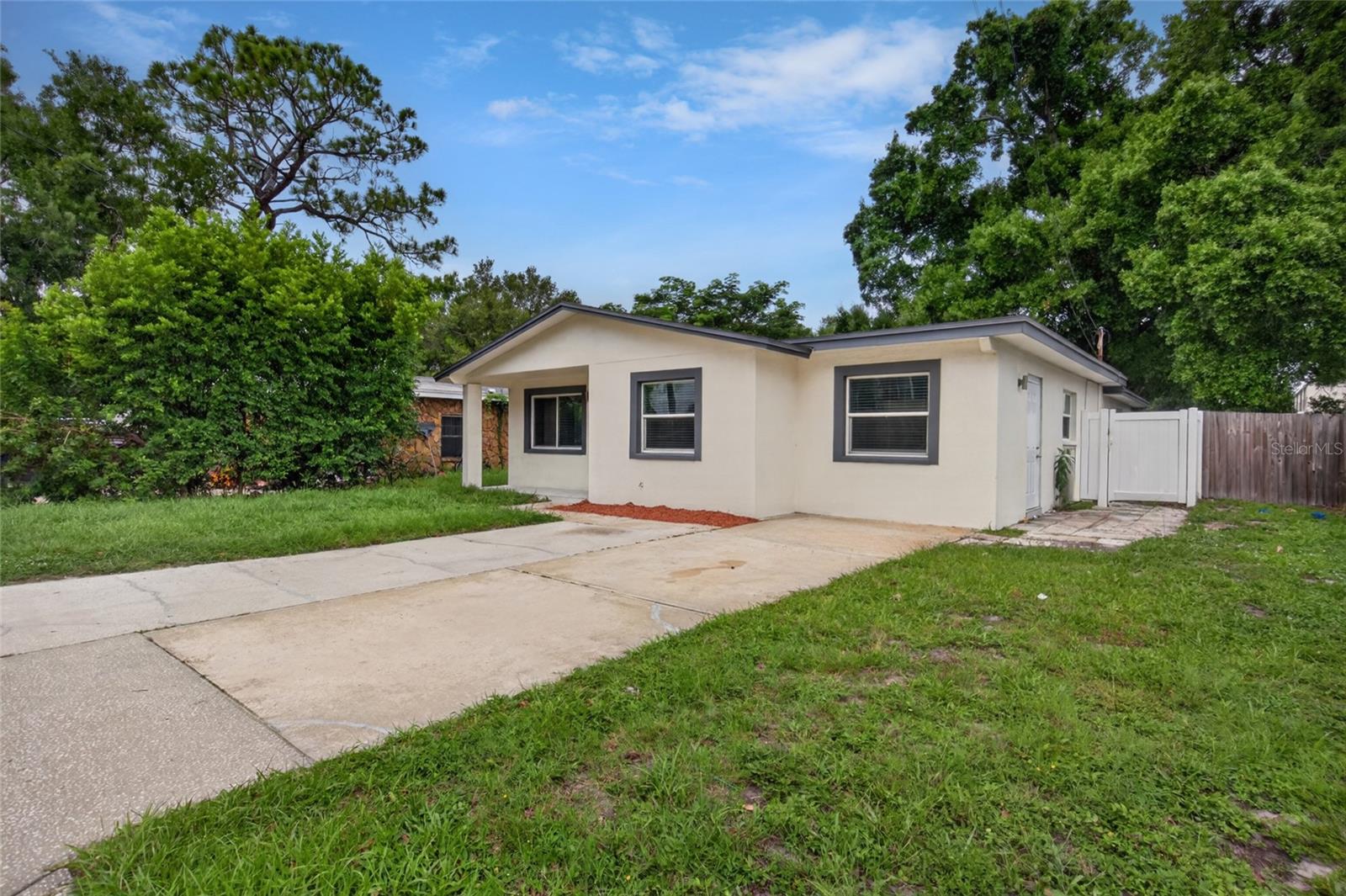 1610 N Lois Ave Property Photo 3