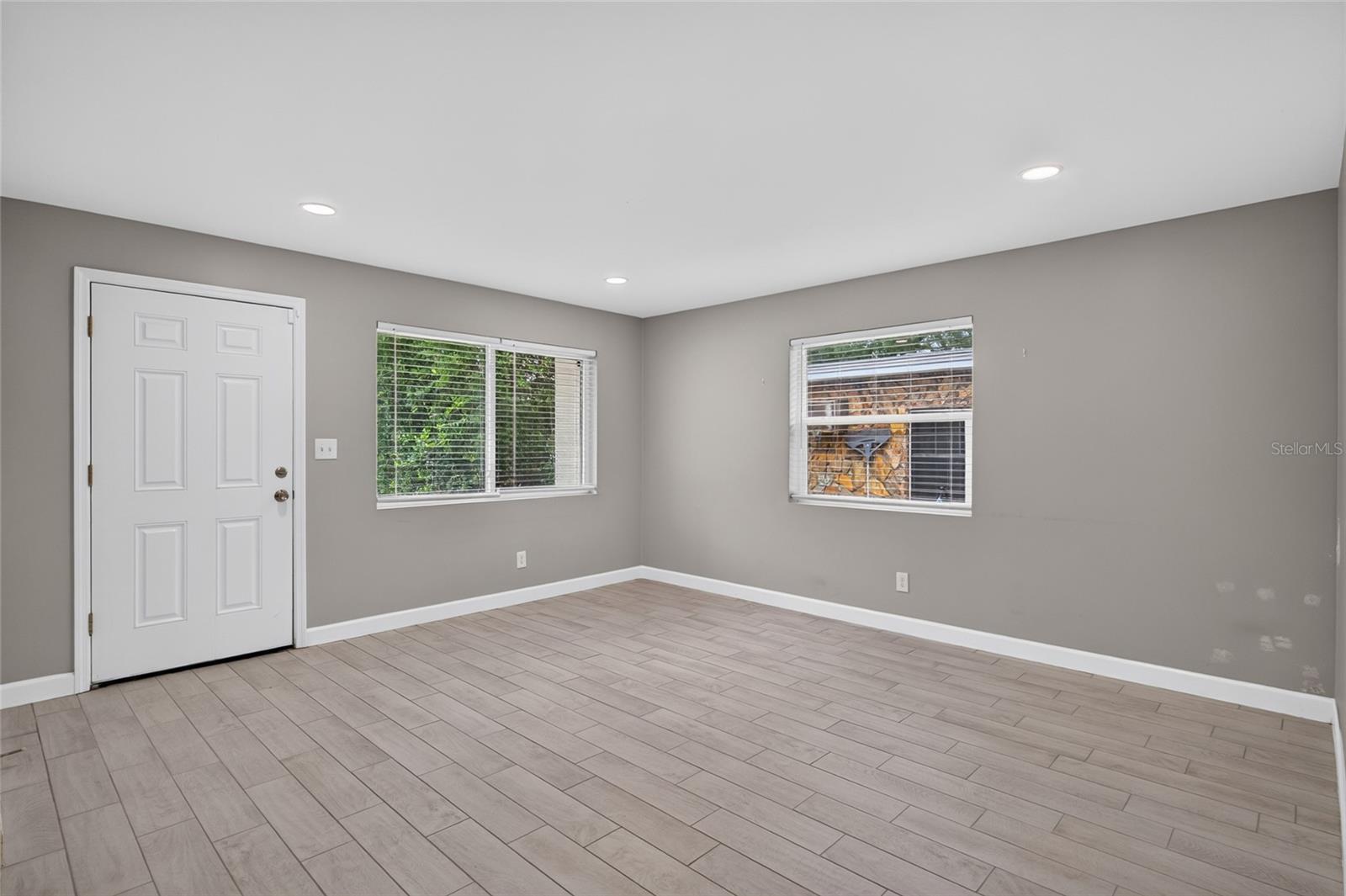 1610 N Lois Ave Property Photo 5